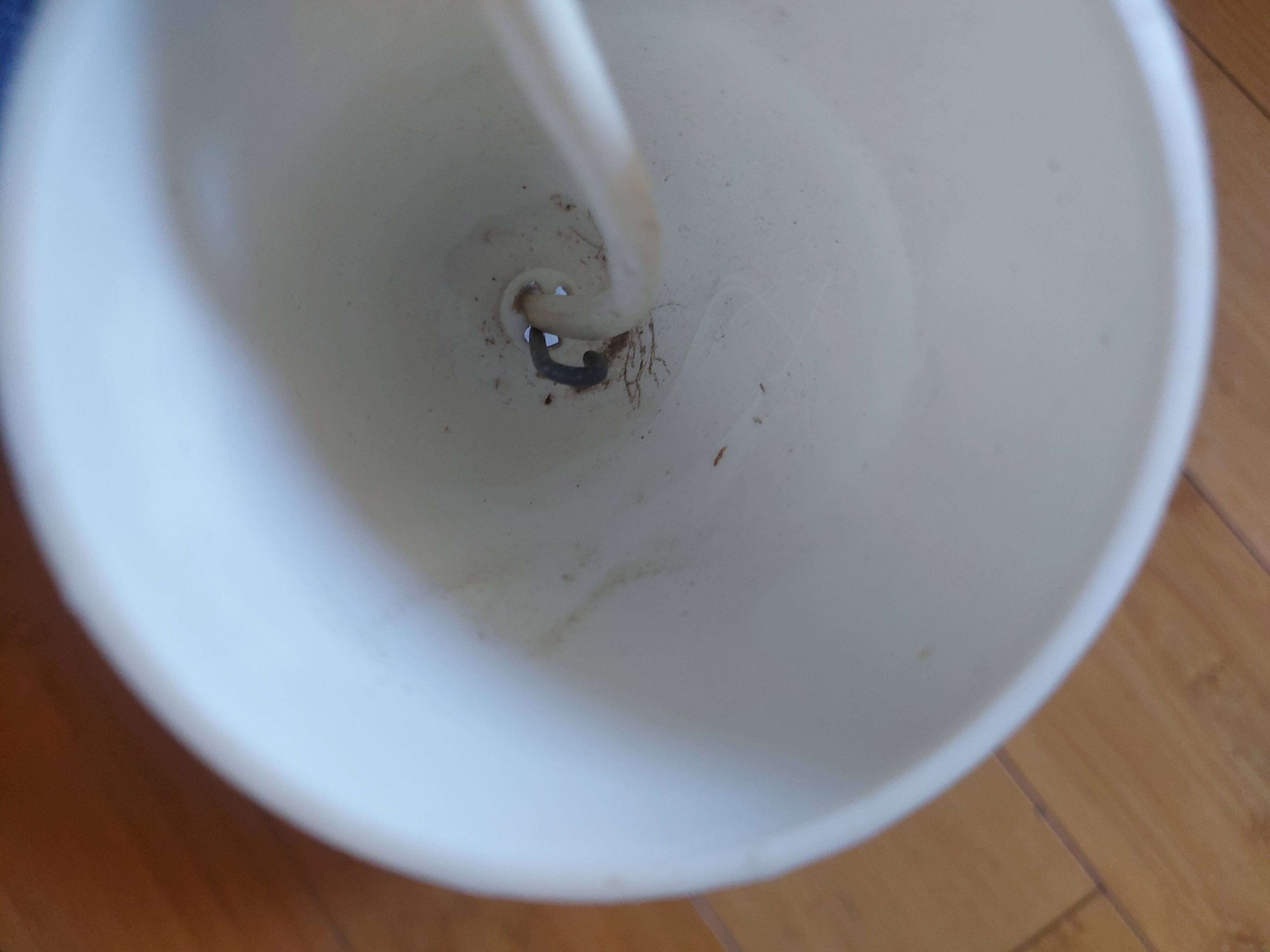 Vintage suspension in white opaline