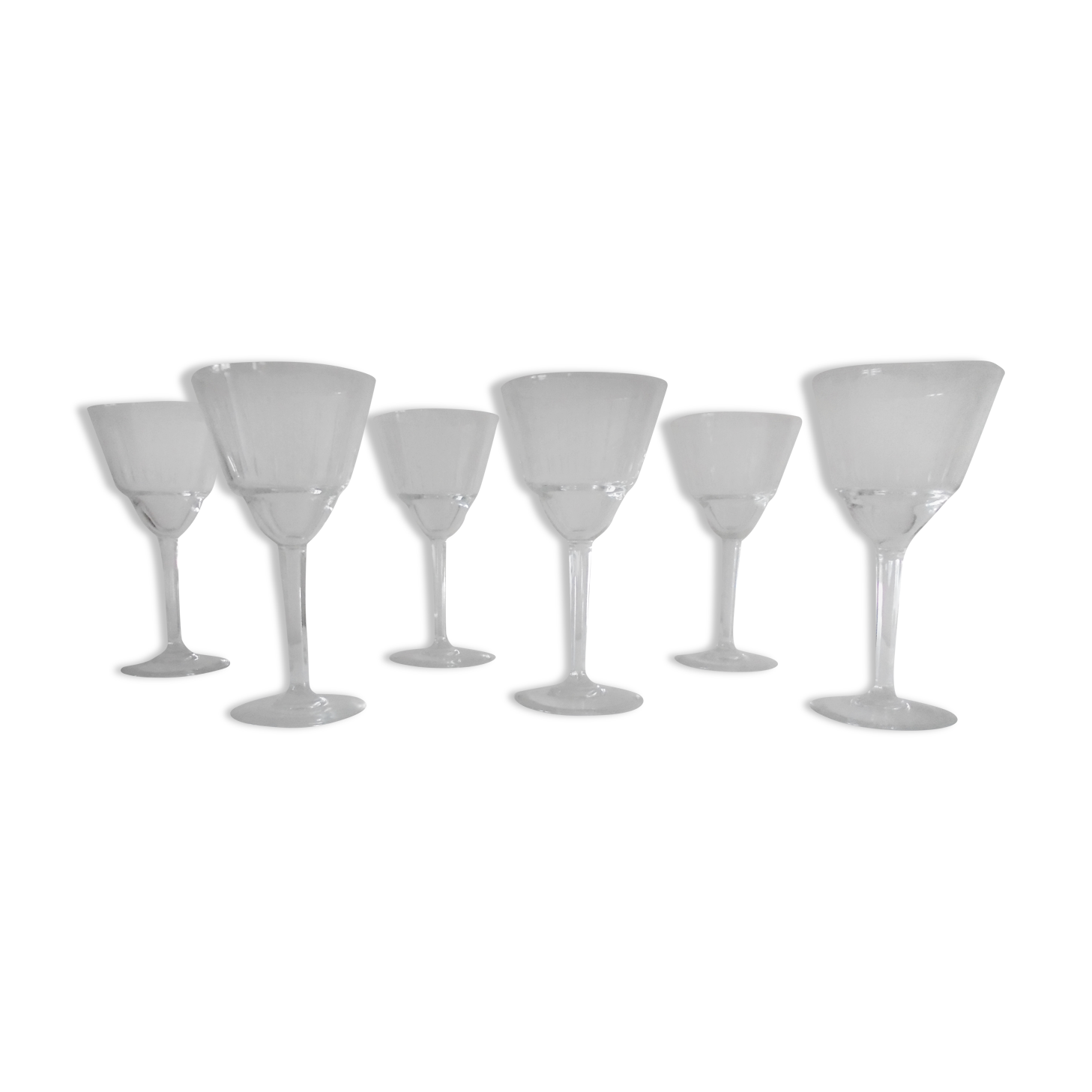 Lot A 6 glasses of chiseled crystal wine Height 15.5 cm Diameter edge sup. 8 cm