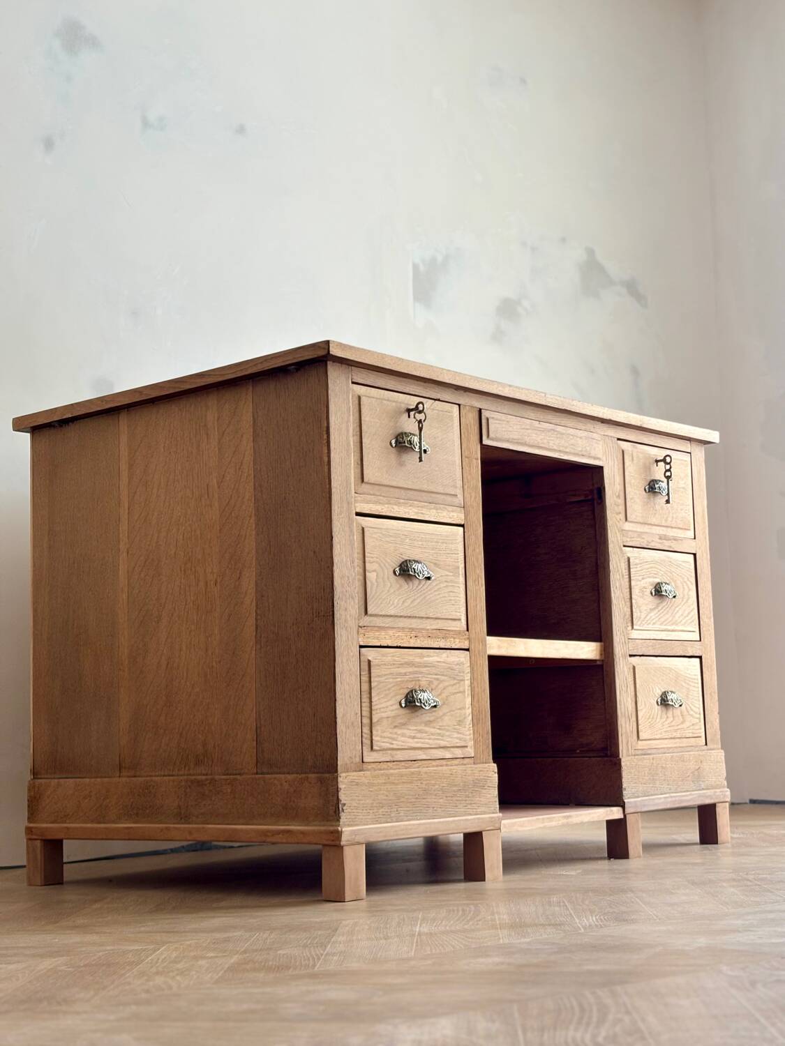Oak counter