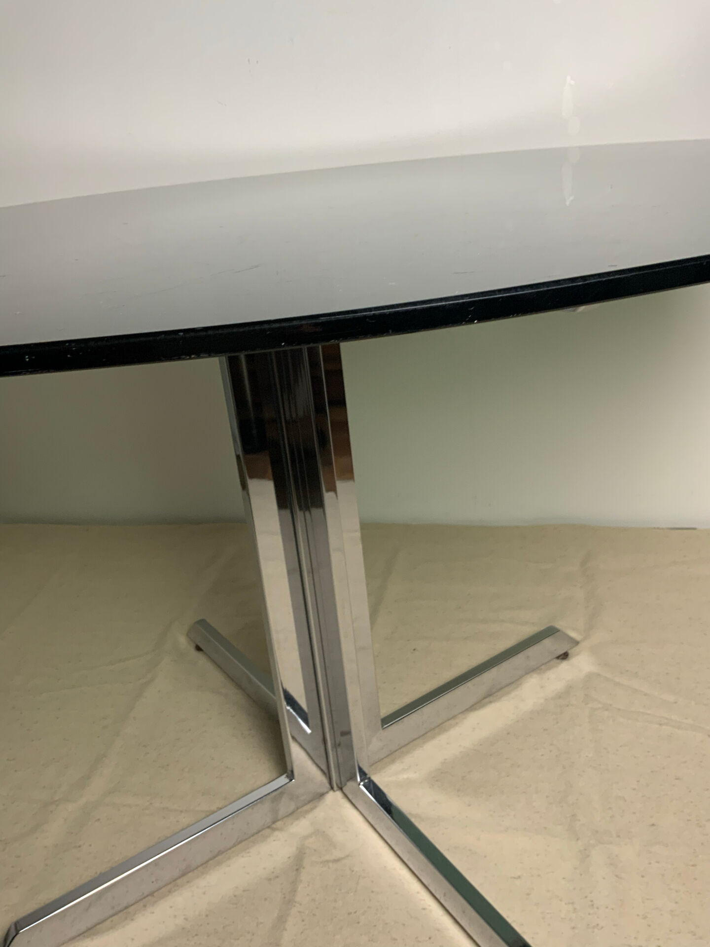 Glass dining table 70.