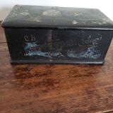 Ancienne boite en carton bouilli