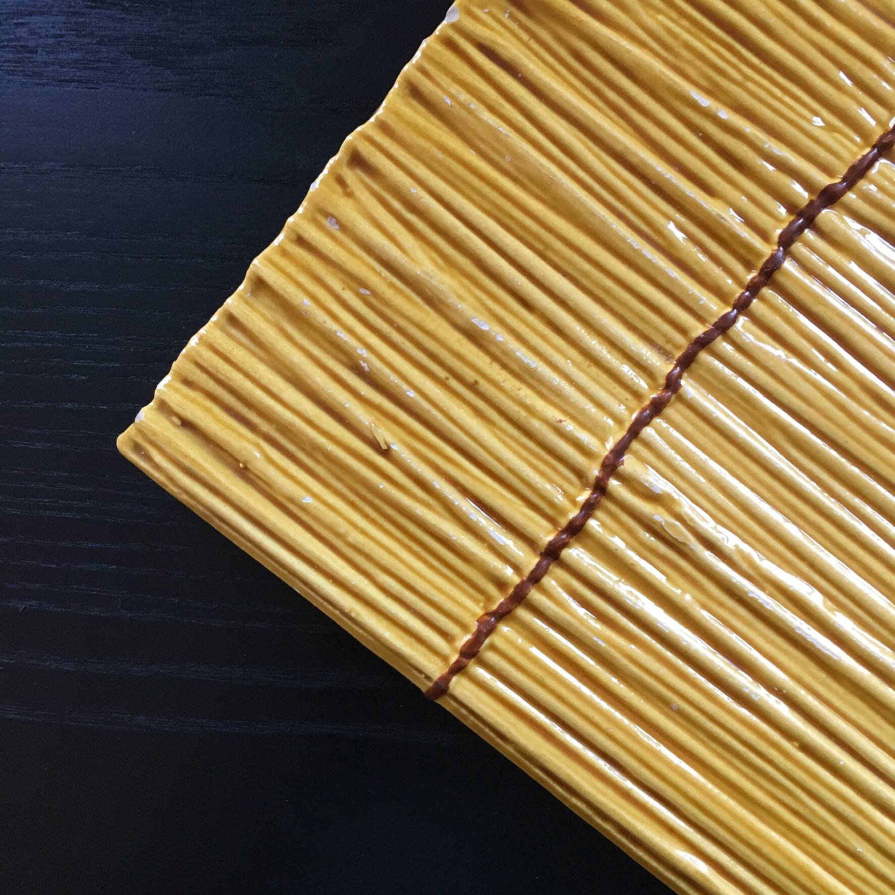 Straw-style slip tray