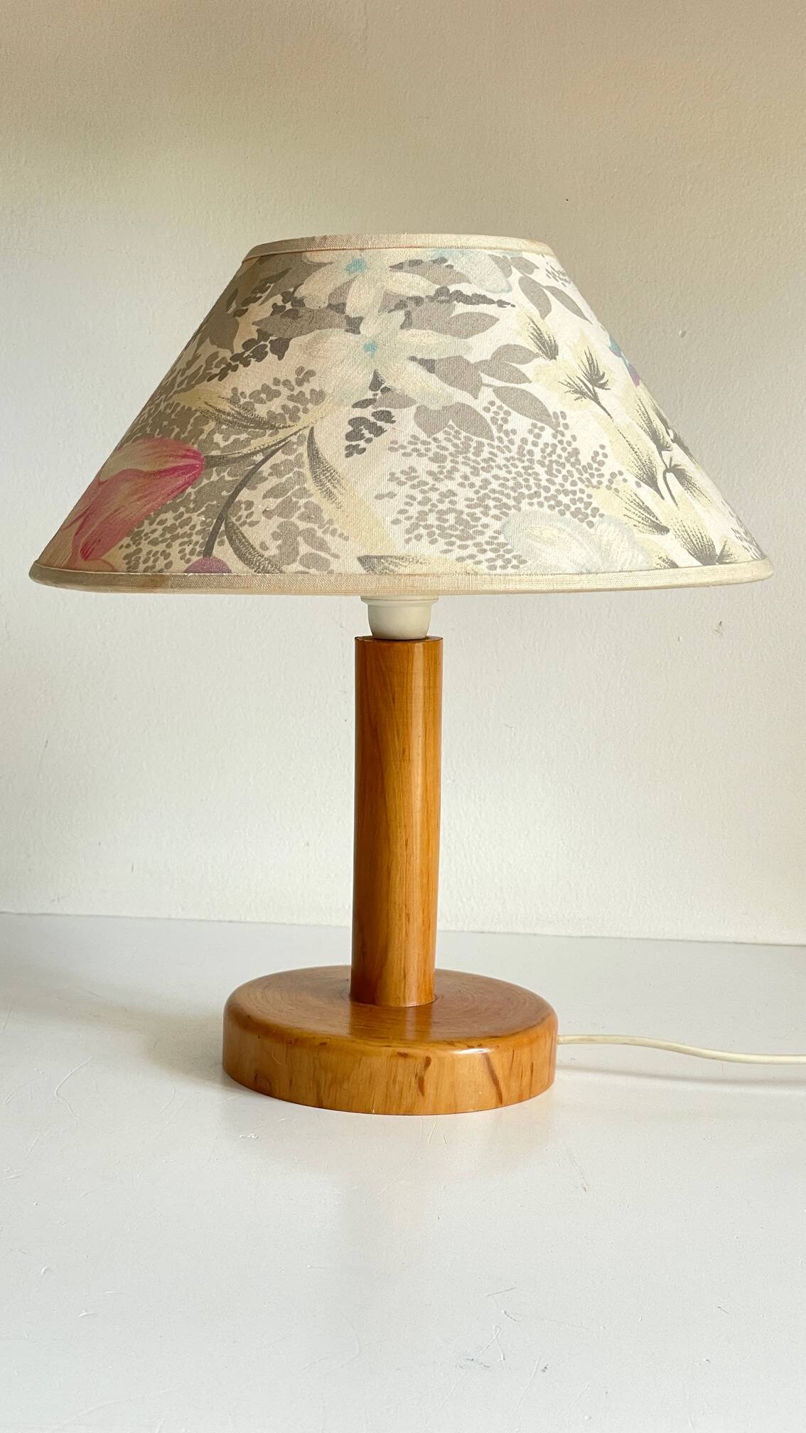 LAMP in Solid Pine Floral Shade VINTAGE