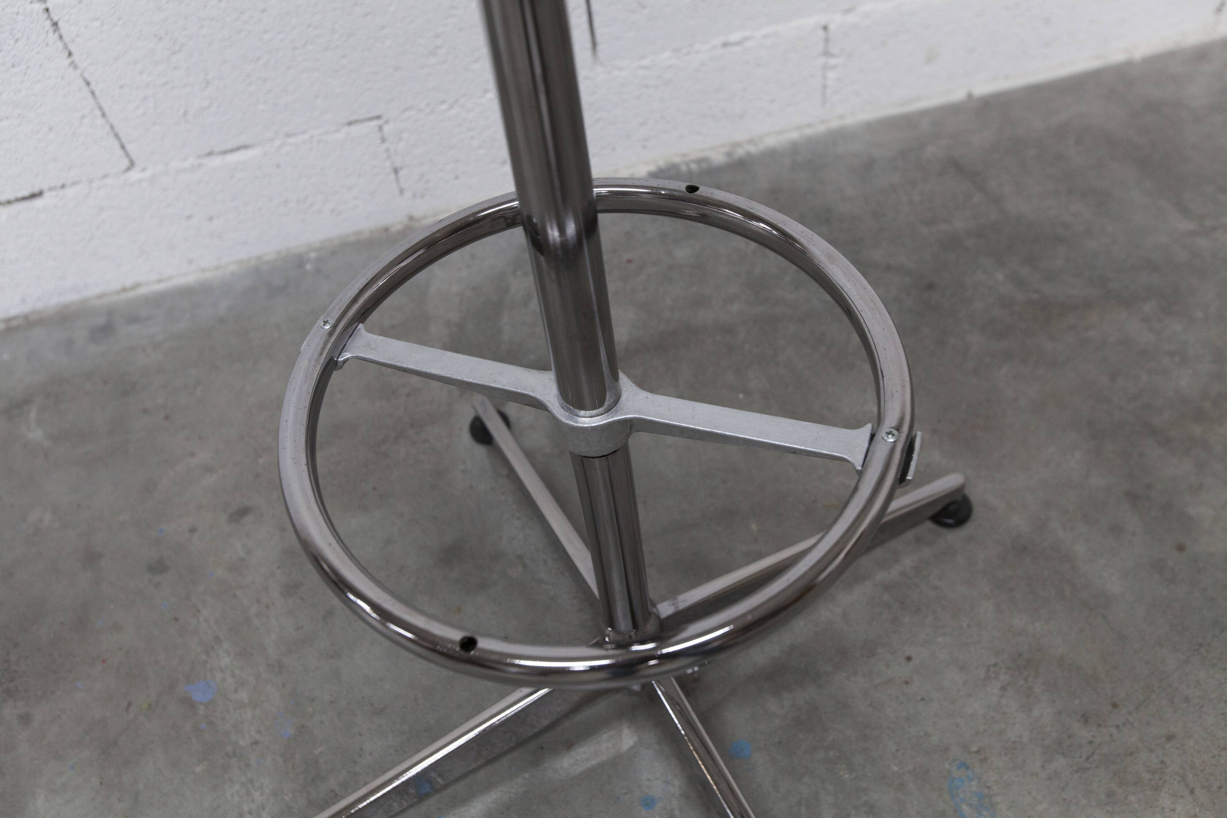 Portemanteau perroquet industriel 1970 porte parapluie et 12 patères 193cm