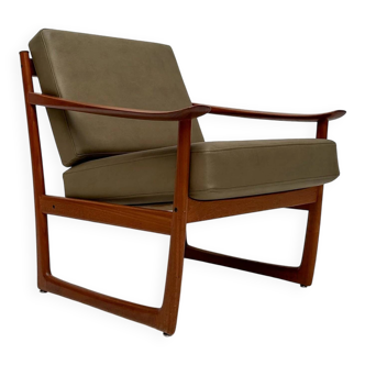 1/2 '60s vintage Danish teak armchair FD 130 by Peter Hvidt & Orla Mølgaard-Nielsen for France & Daverkosen