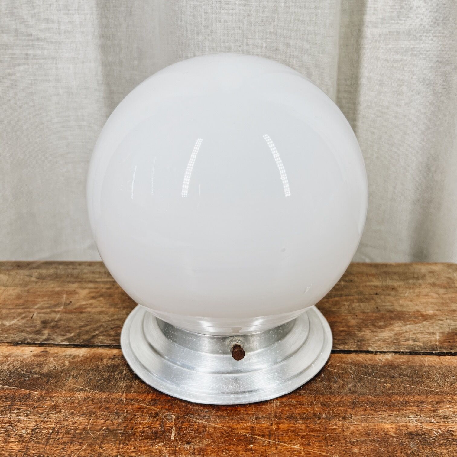 Applique en opaline et aluminium