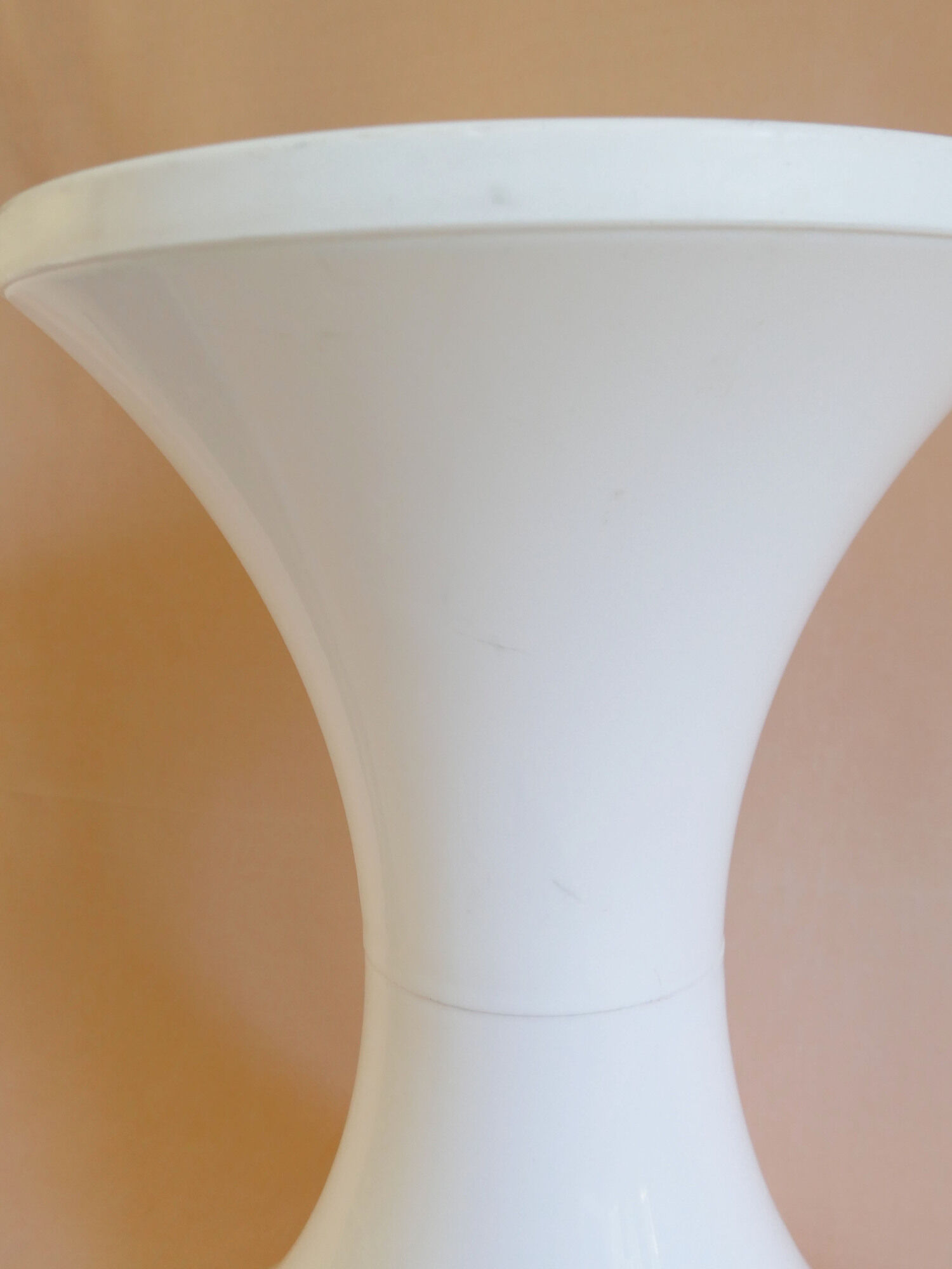 Vintage white plastic stool imitation Tam Tam from the space age of the 70s