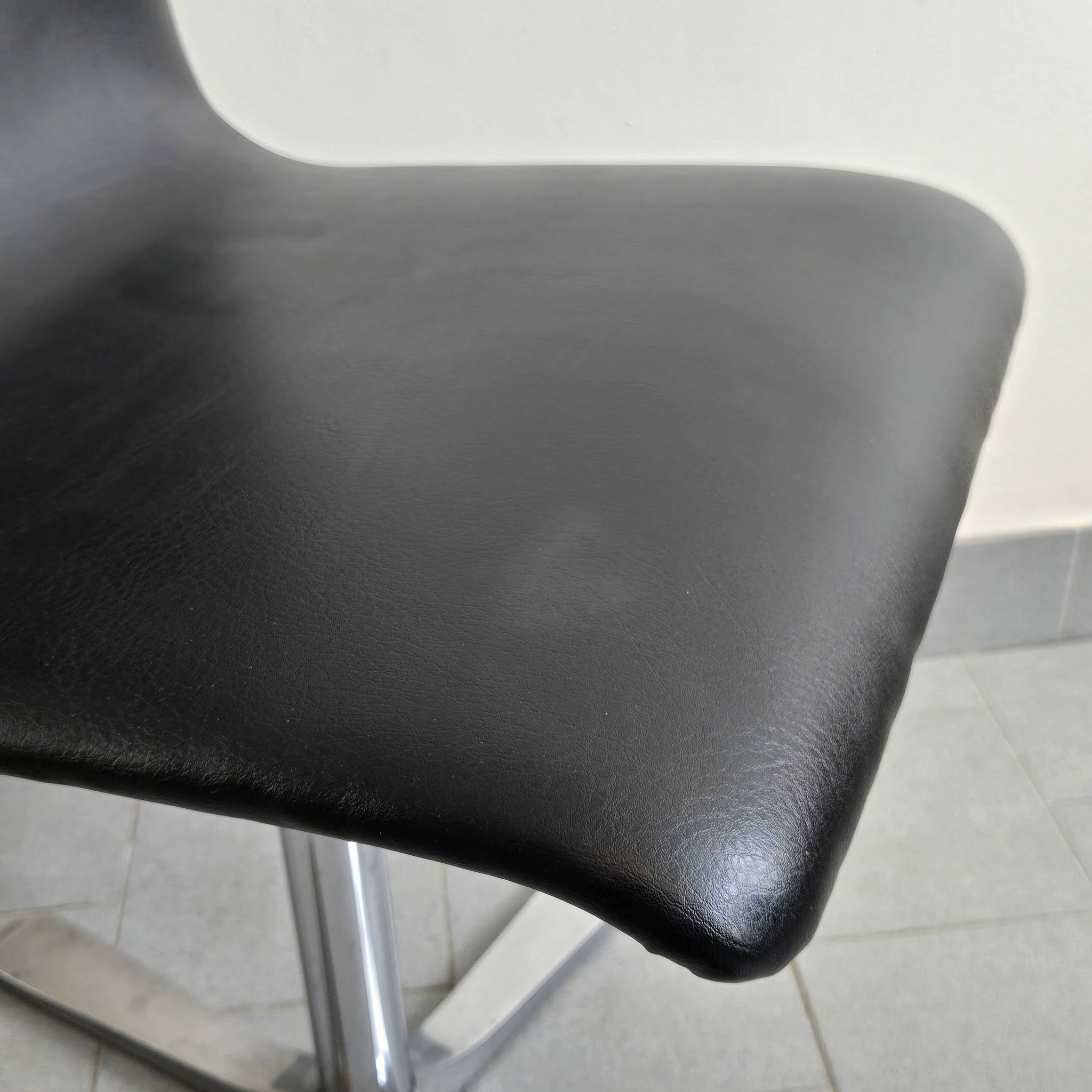 Suite de 4 chaises vintage 1970