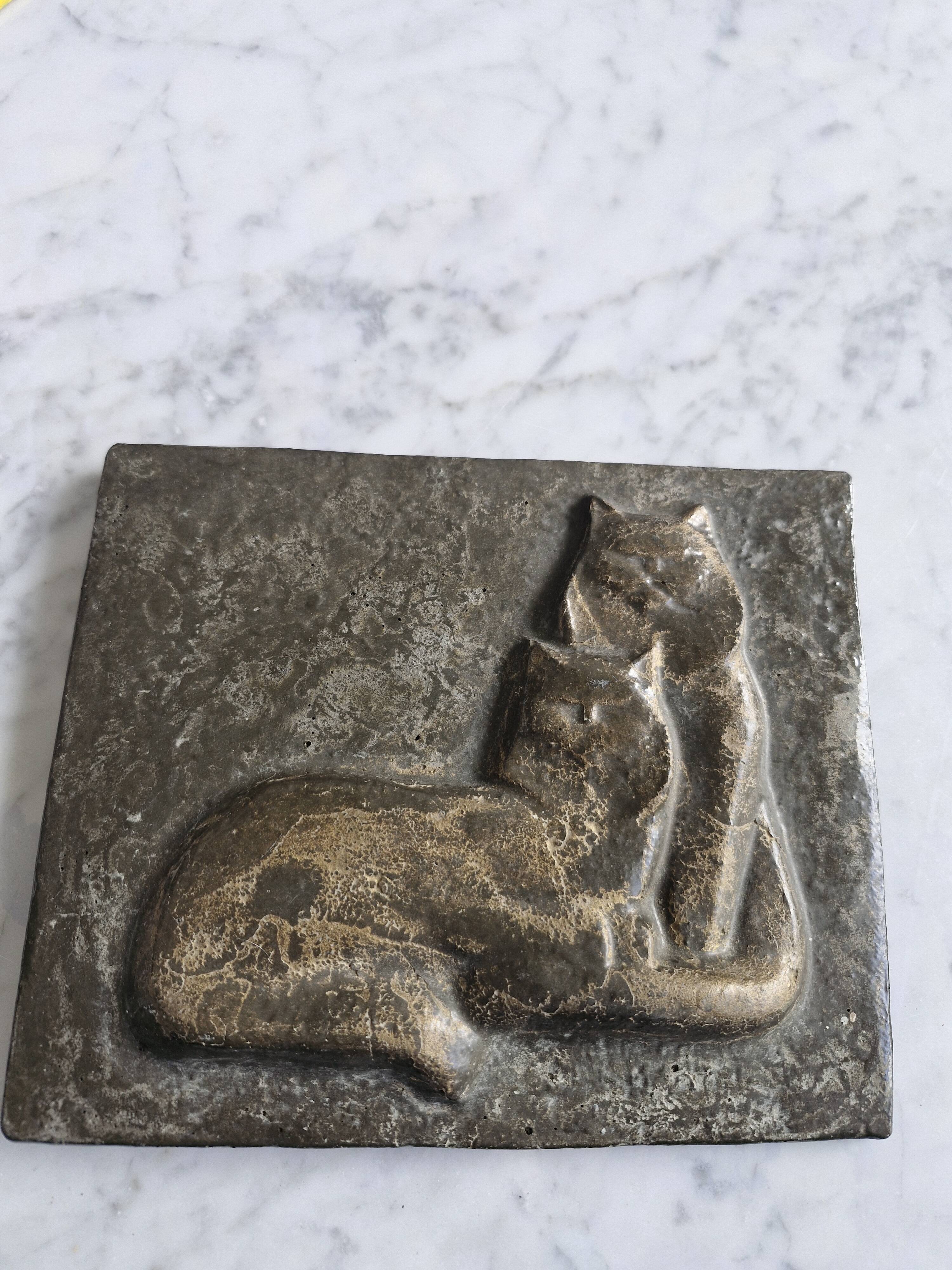 Bas-relief plaque of a rabbit in brown patina, seated cat