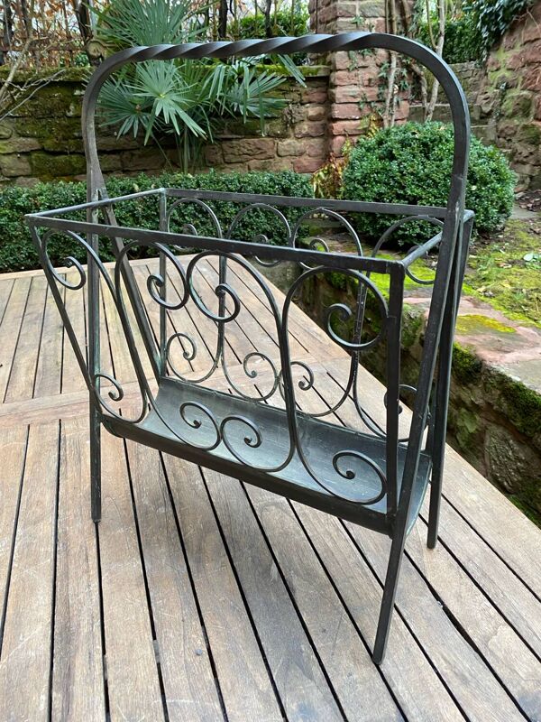 Porte-revue Art Deco en fer forgé patine bronze vers 1930-1940