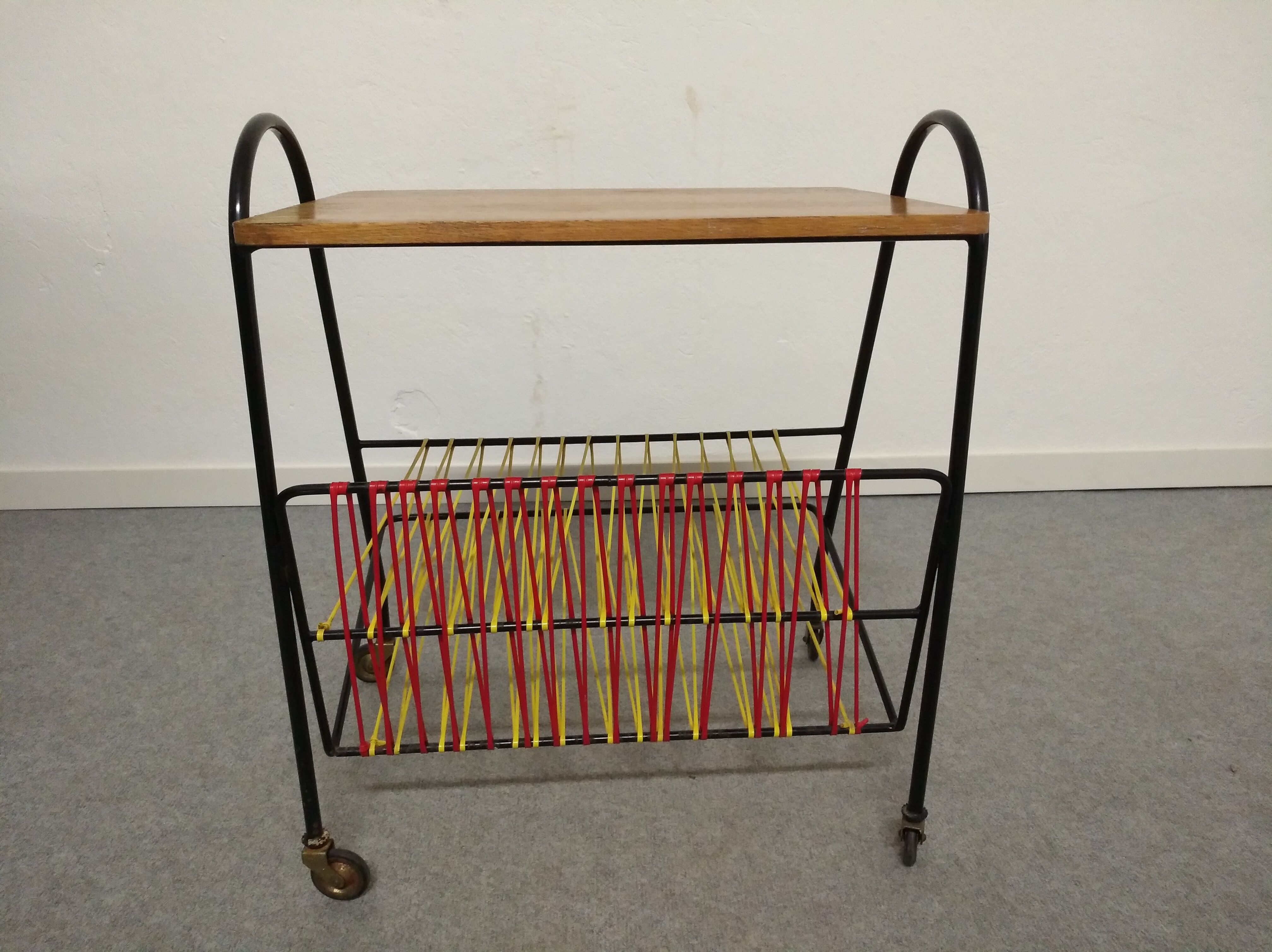 Scoubidou table of the 50s/60s