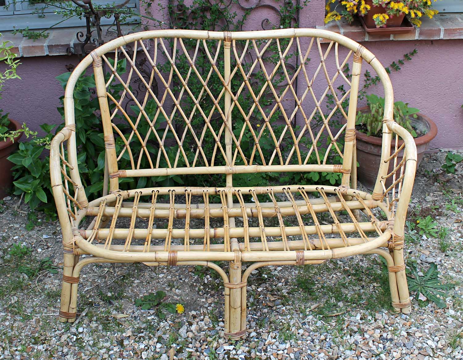 Lounge in rattan and bamboo