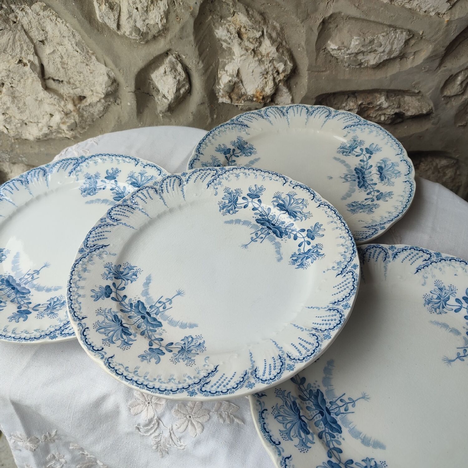 Set of 4 iron earth flat plates St Amand & Hamage Nord