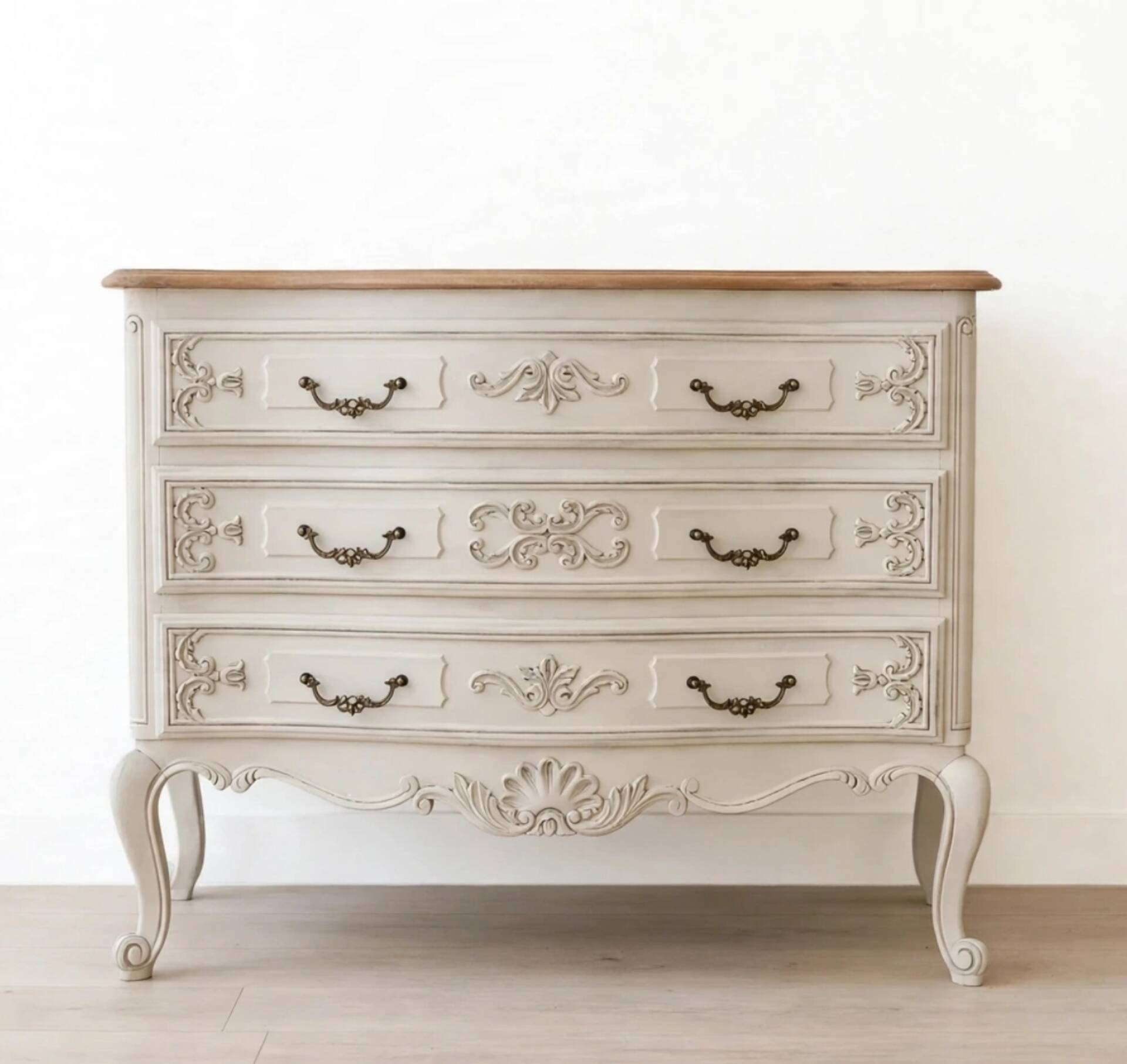 Louis XV curved bow commode style