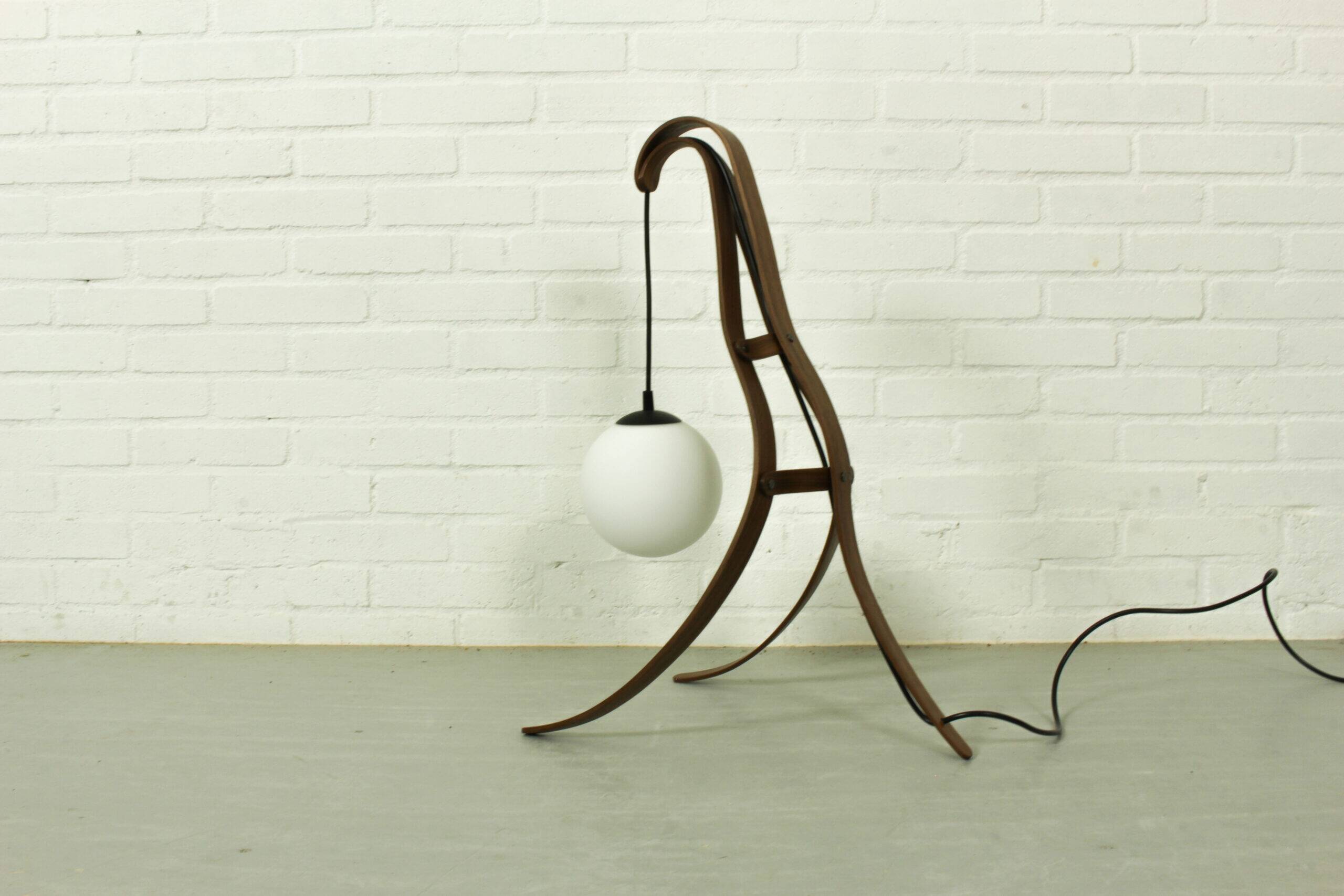 Sculptural table lamp with globe