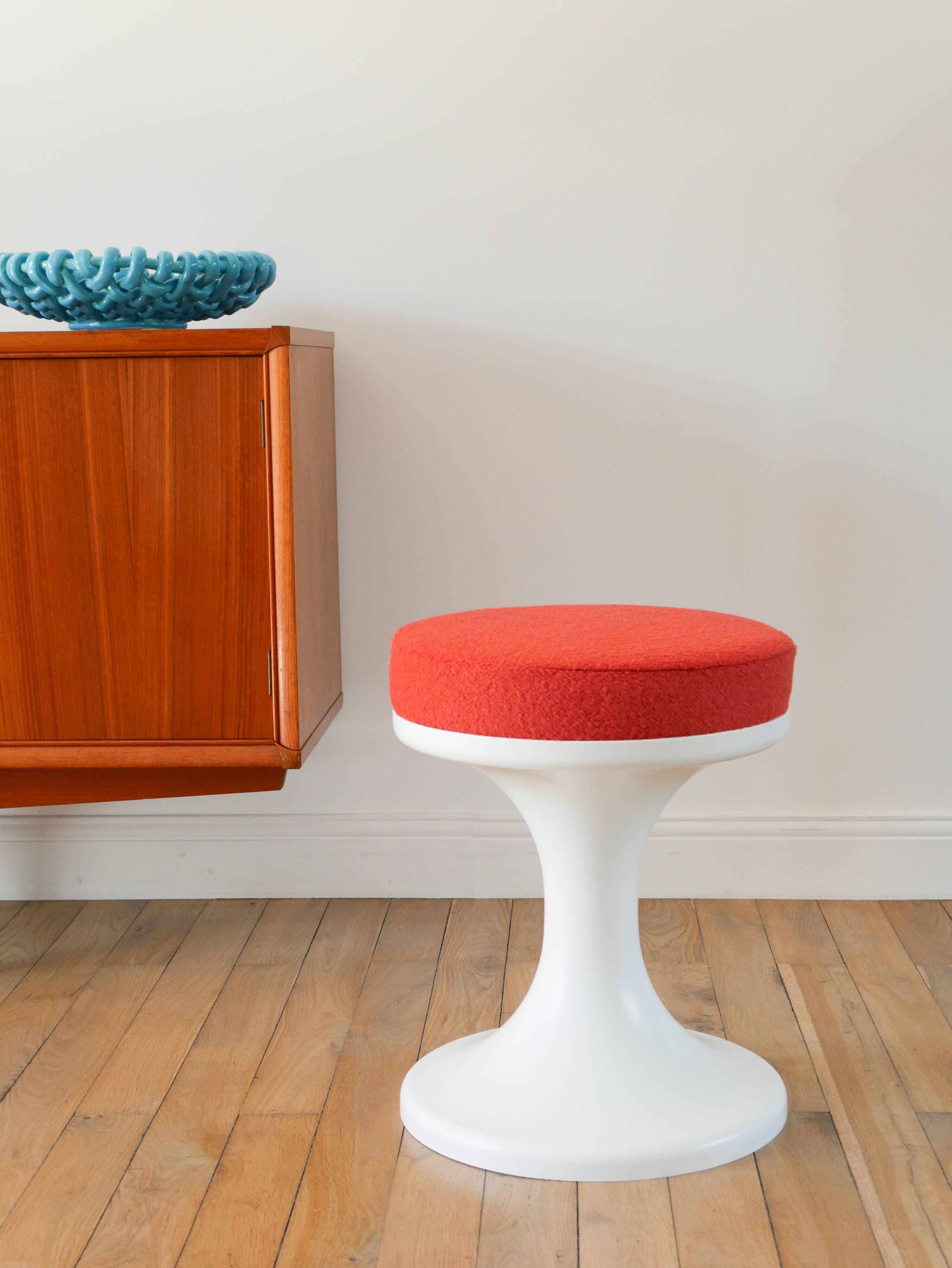 Tulip stool in Plastic and Wool, Rust, Space Age Design, 1970