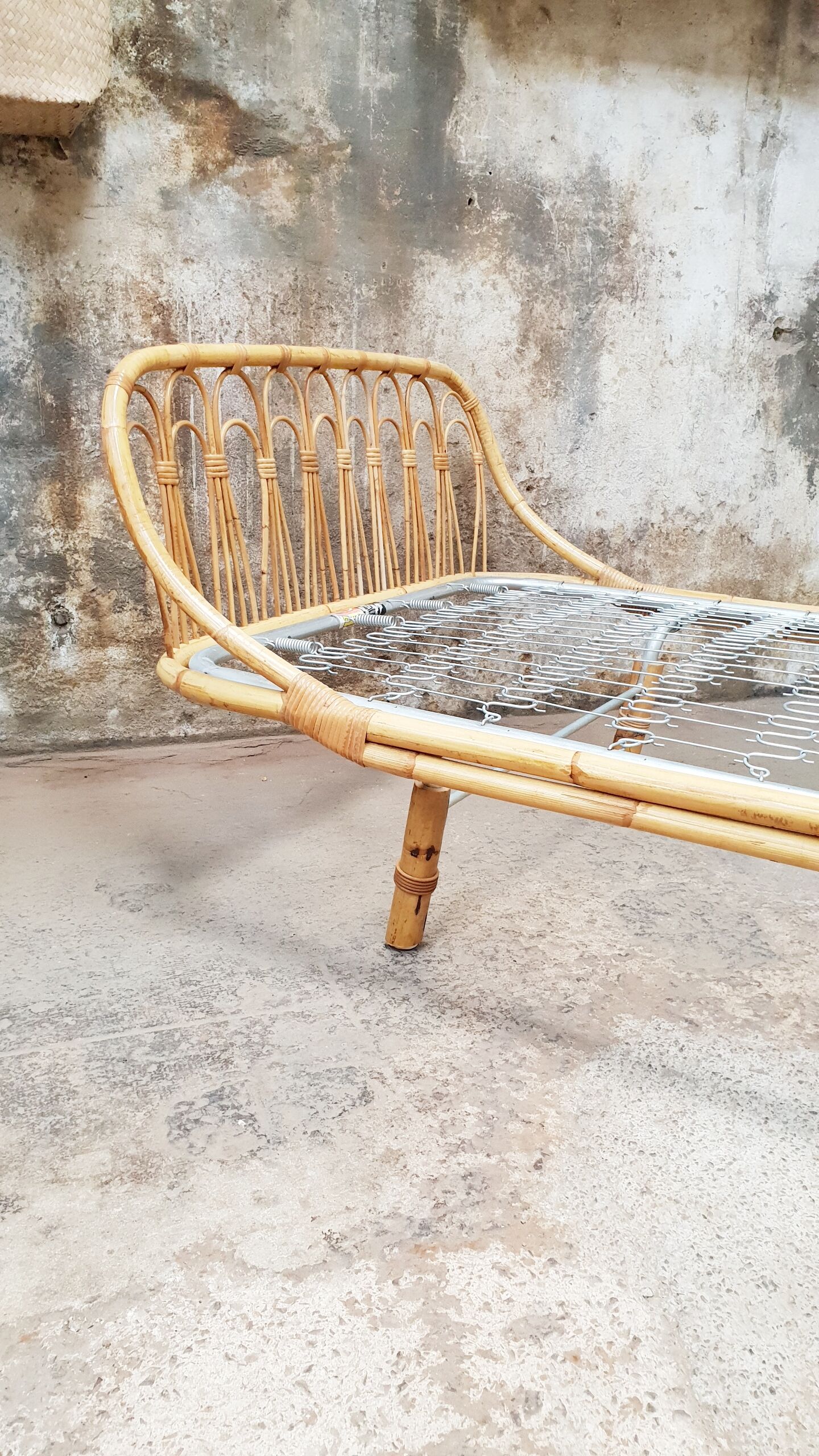 Lit rotin vintage