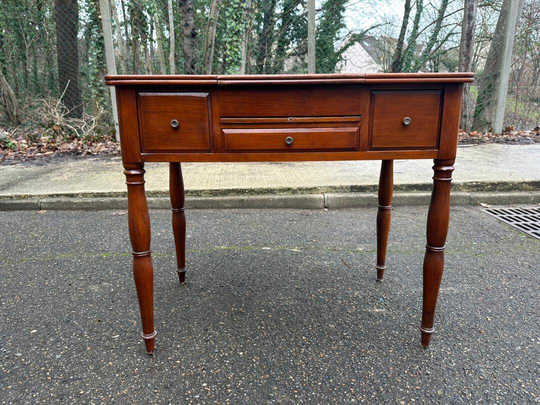 Solid wood dresser in Louis Philippe style from the 20th century.