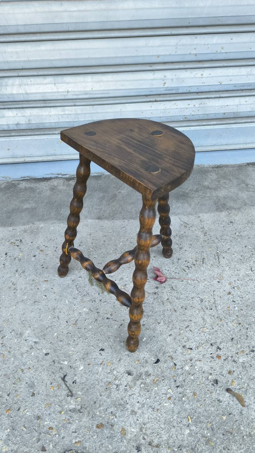 Tripod stool