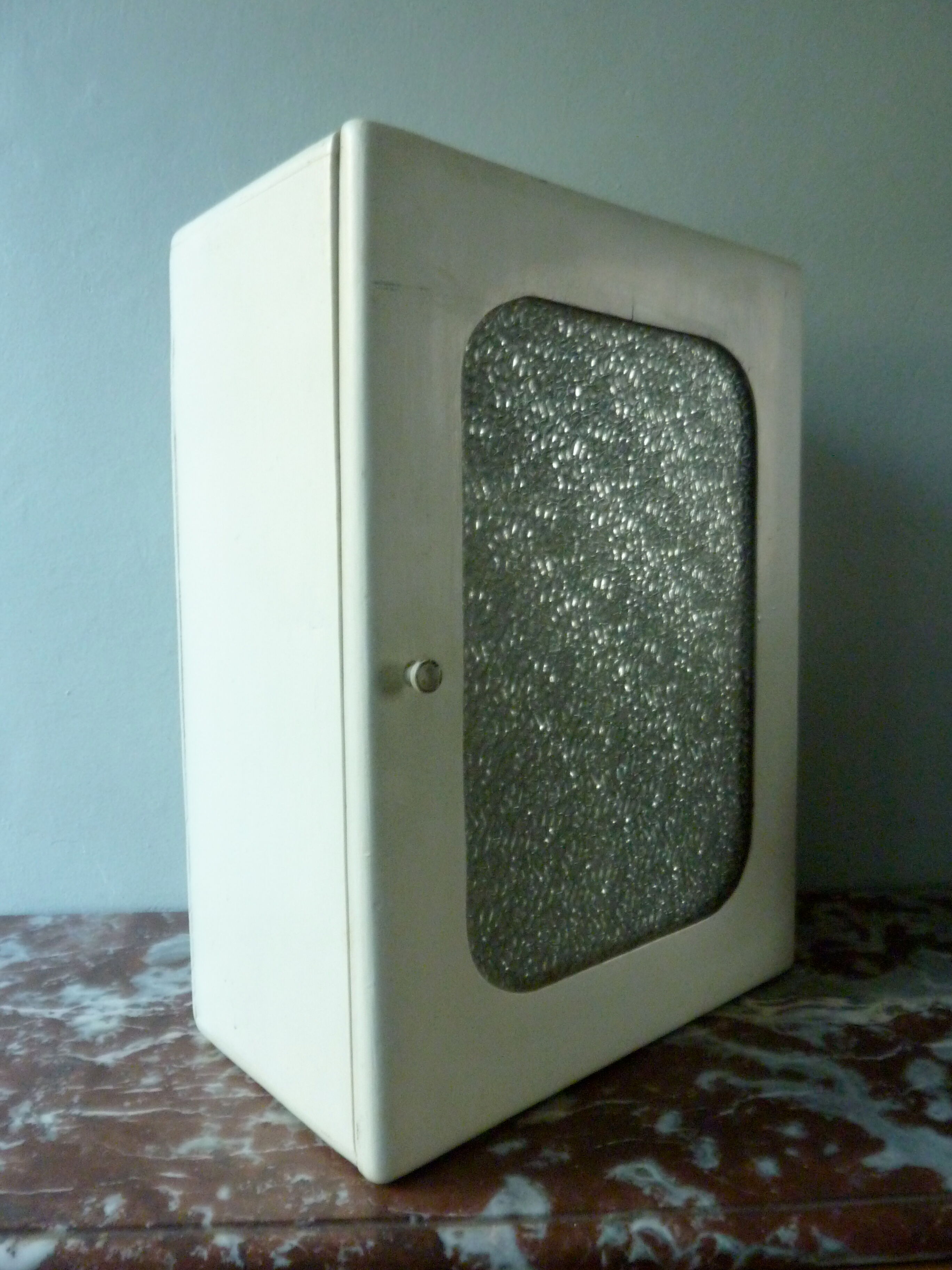 The 1950s wall cabinet