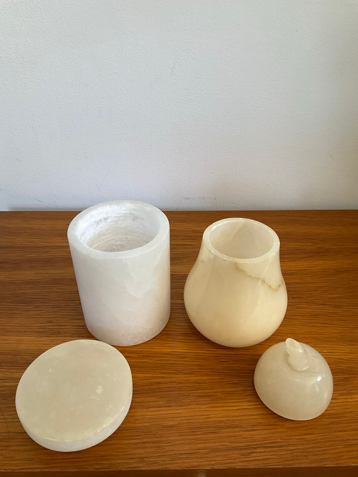 Duo de boîtes, bonbonnières vintage en albâtre