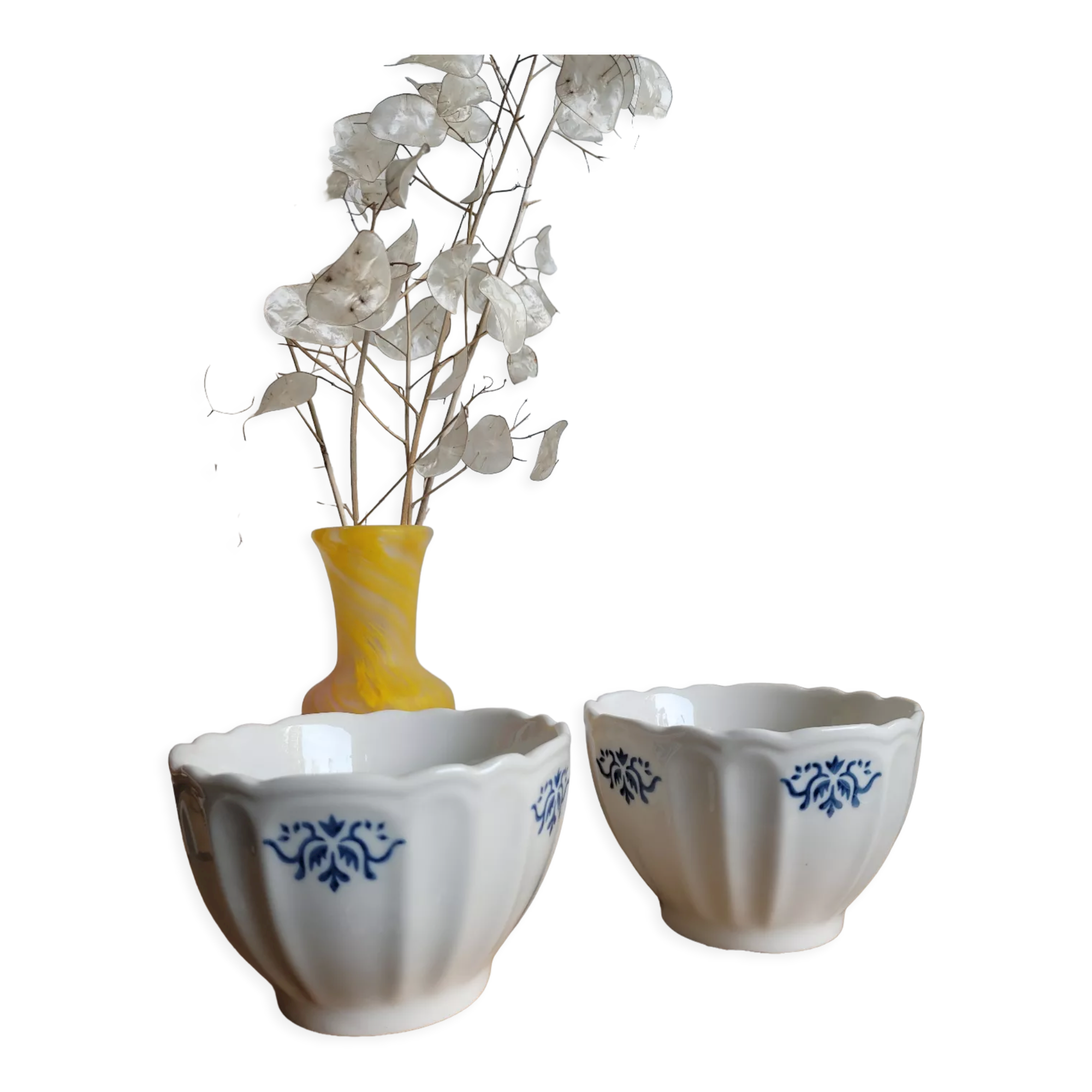 Duo of opaque porcelain bowls