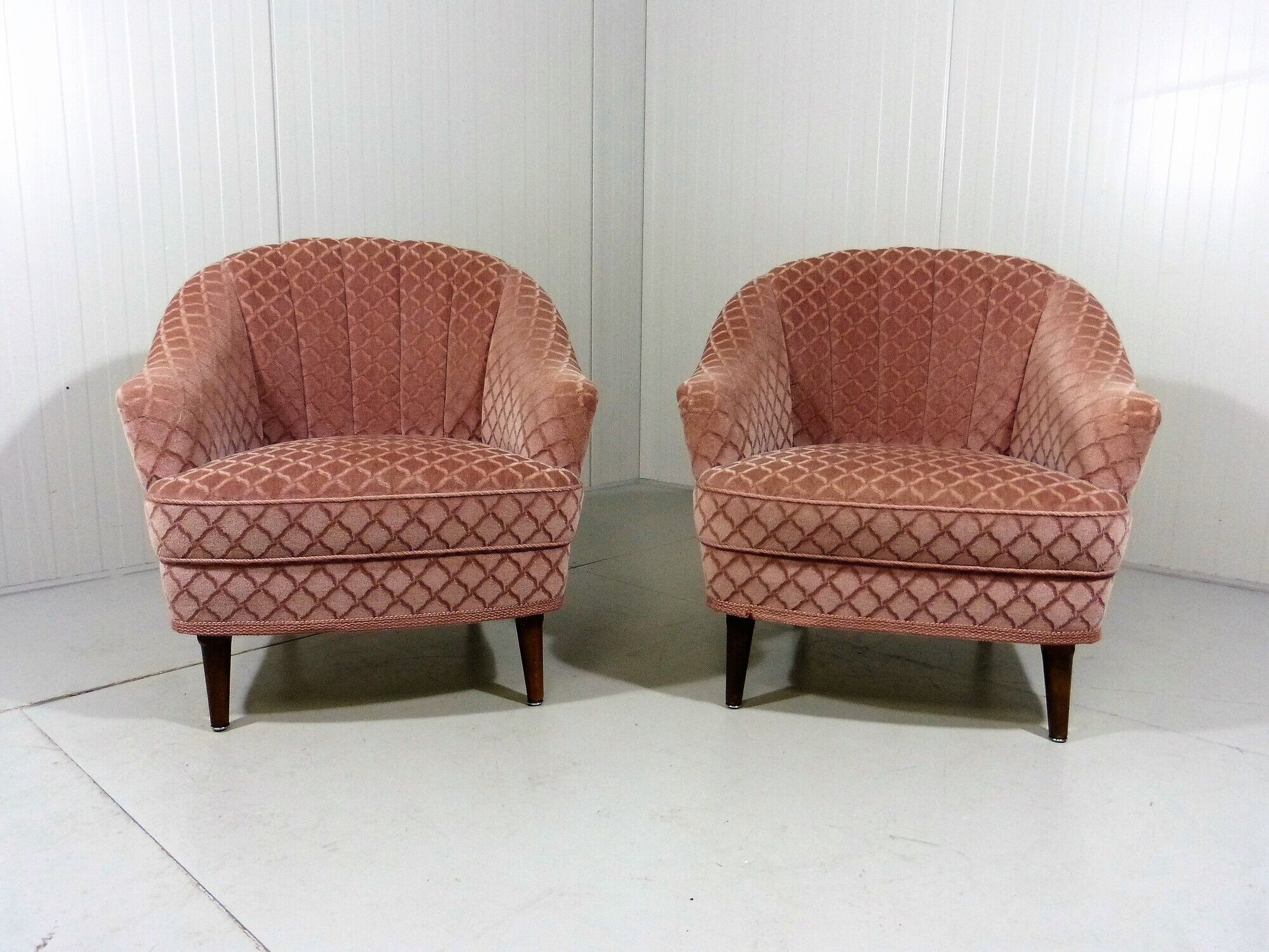Ensemble de 2 fauteuils club en velours rose années 1950
