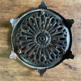 Godin cast iron trivet