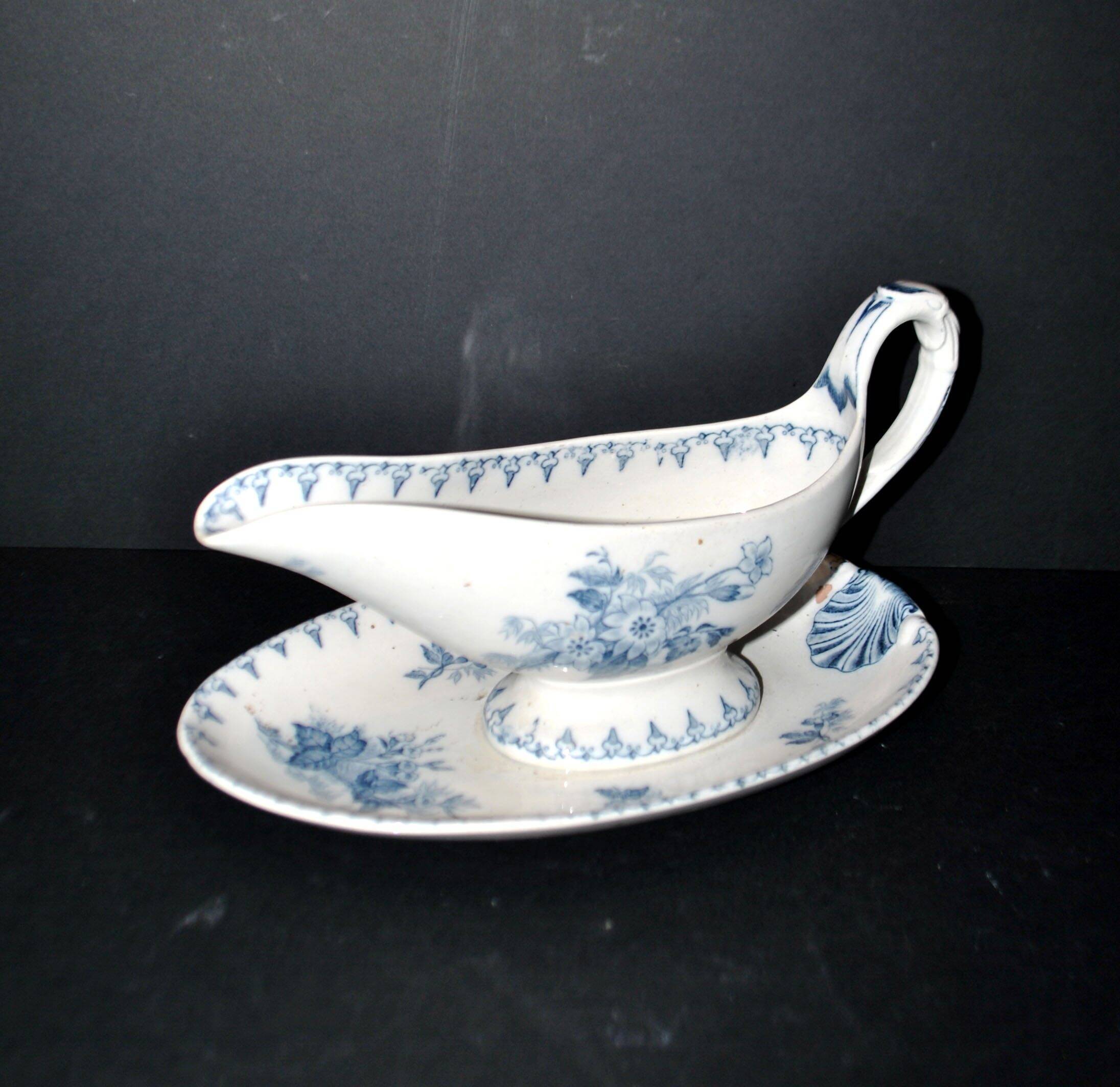 Sarreguemines Utschneider sauceboat Flore in blue floral earthenware