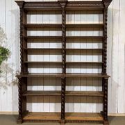 Bibliothèque de boiserie en chêne et sapin début XXème