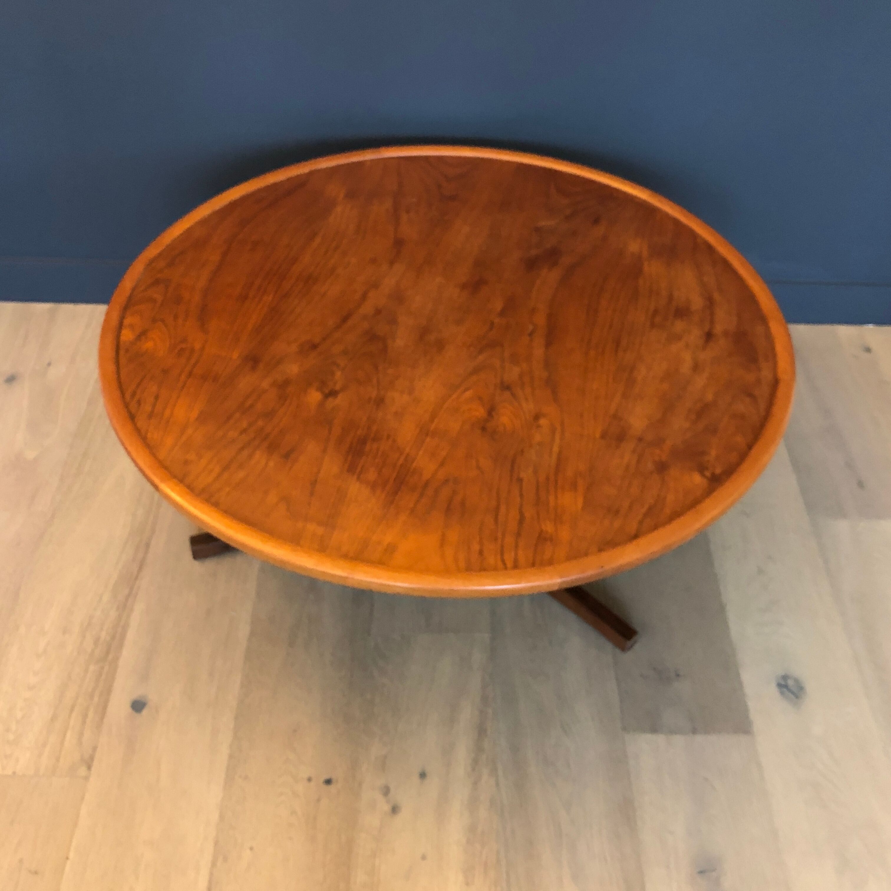 Vintage round coffee table metal base