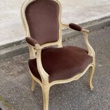 Louis XV cabriolet armchair in solid wood, beige and velvet fabric.
