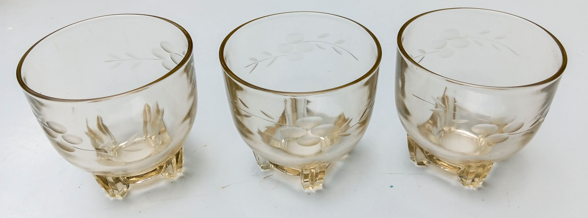 3 low glasses on Art Deco stand
