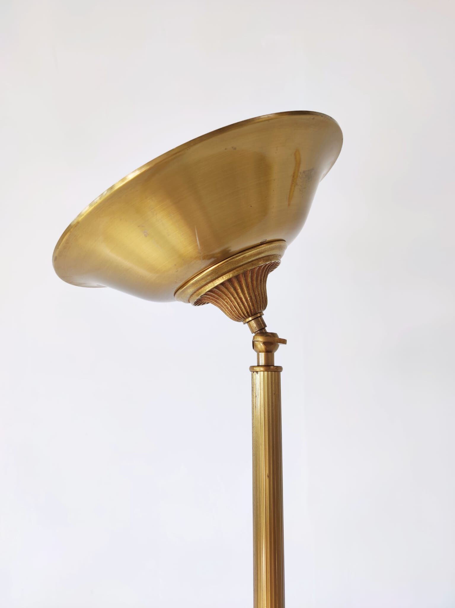 Halogen floor lamp in golden brass