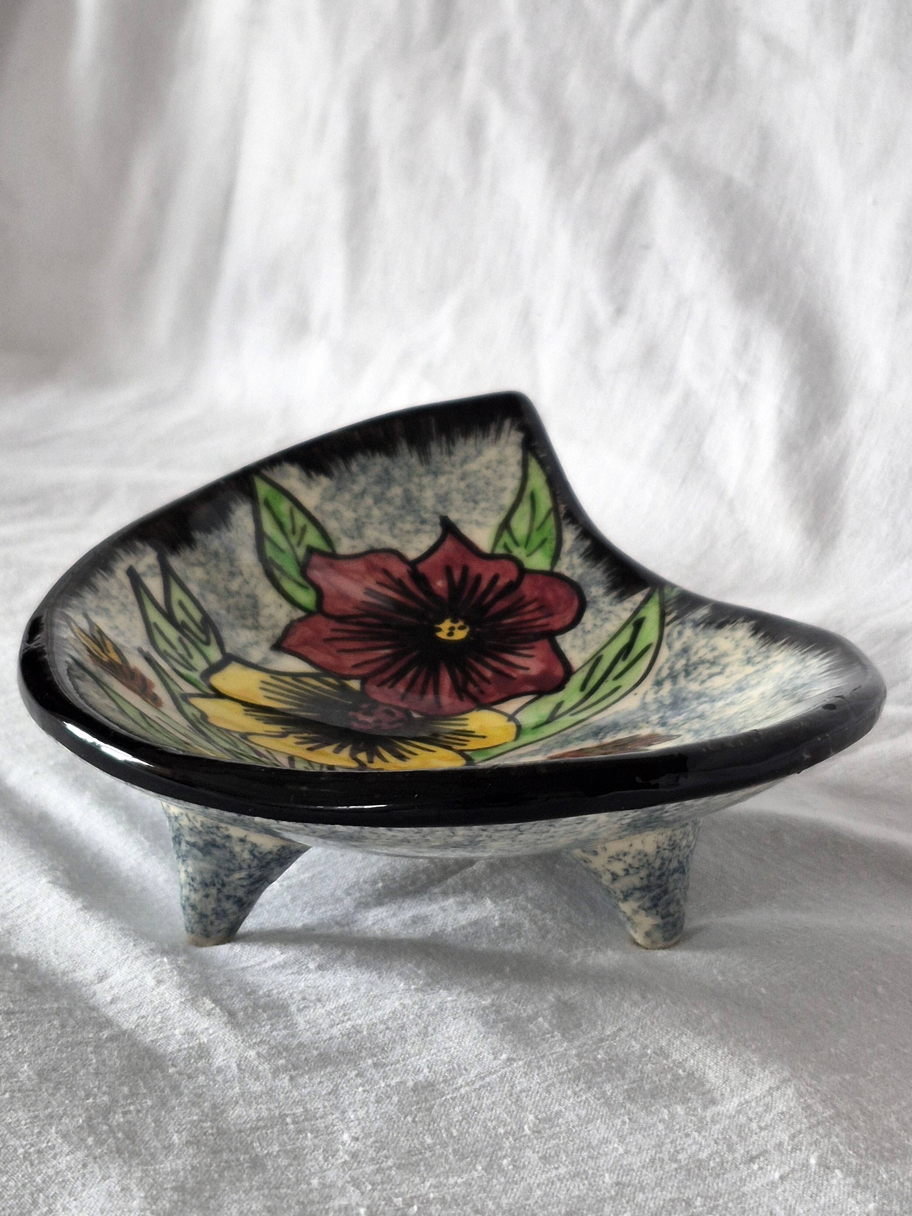 Vallauris empty pocket bowl A554