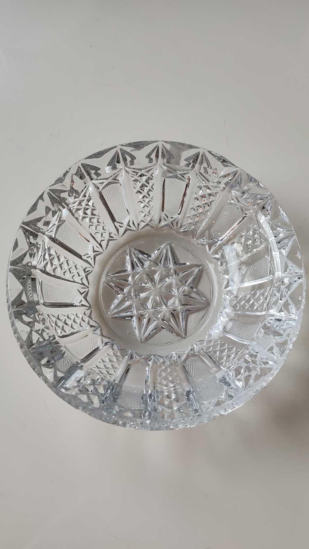 Ashtray/empty vintage pocket in cut bohemian crystal. decorated with diamond tips, braces