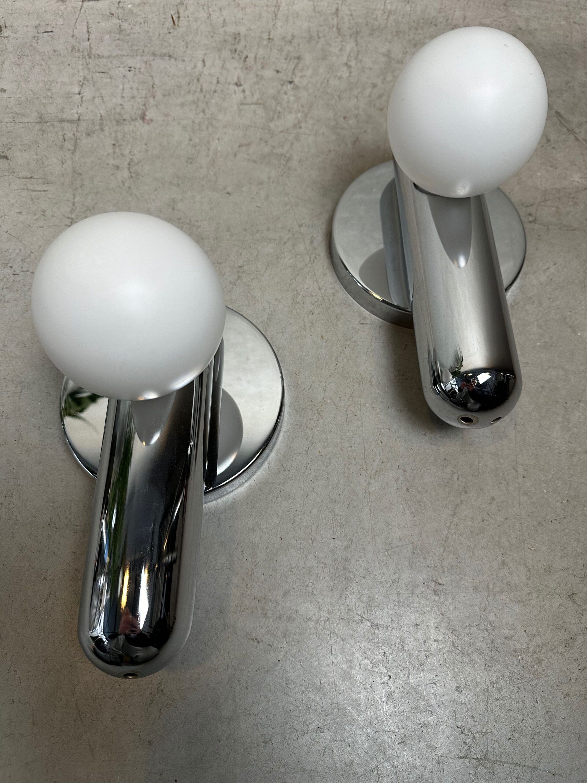 2x vintage design wall lamps – chrome and opaline