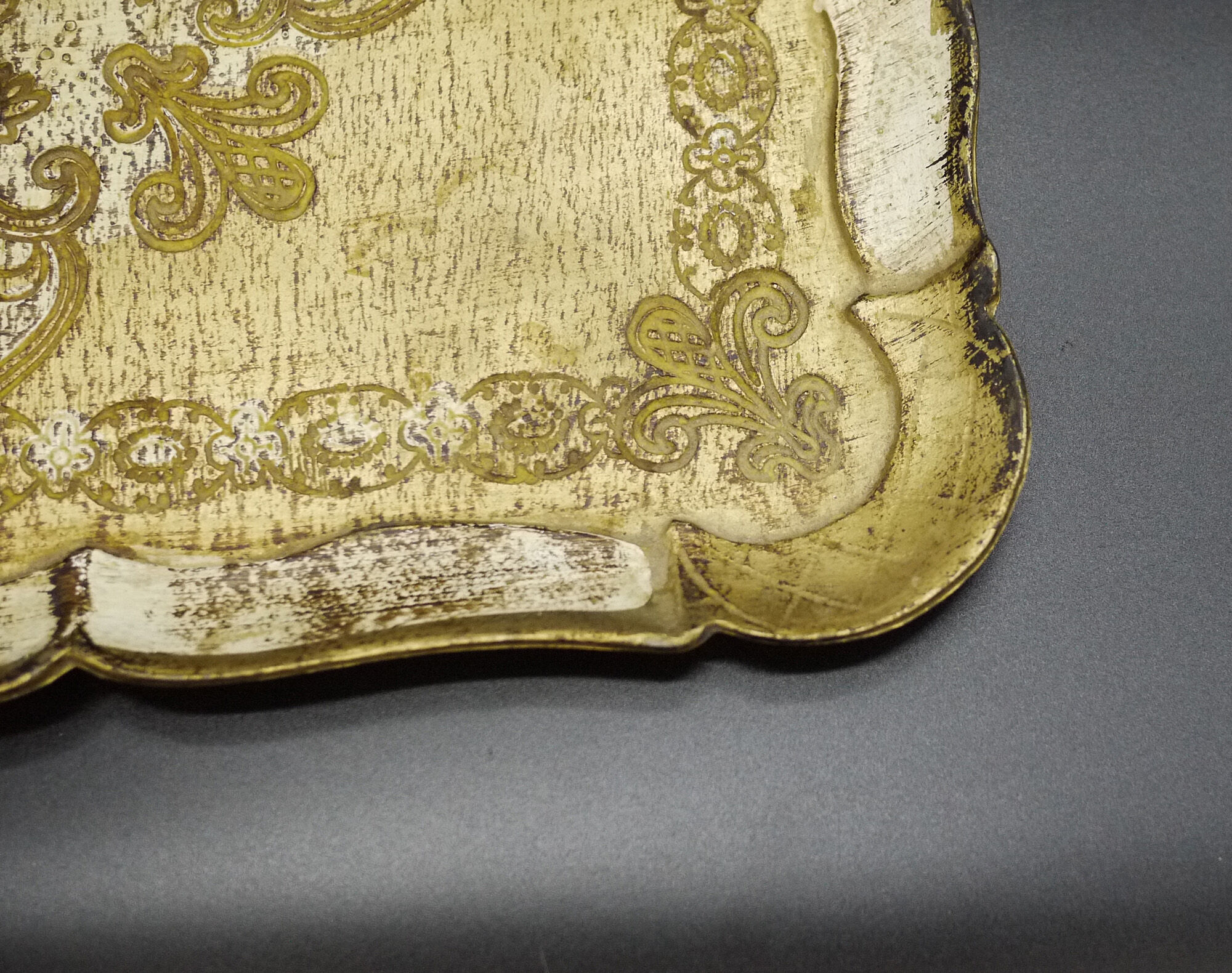 Florentine tray in resin painted with the hand of rectangular shape