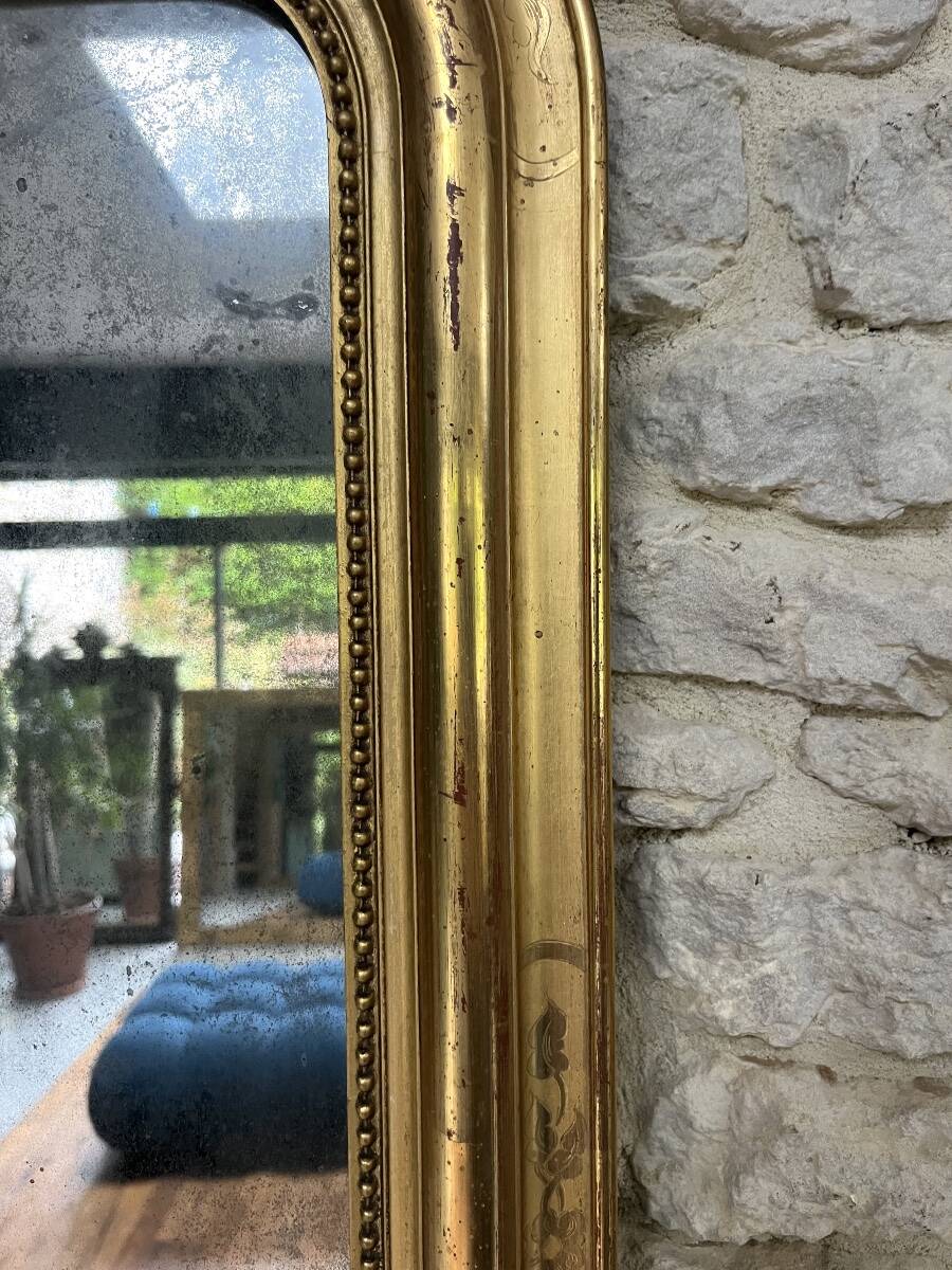 Louis-Philippe pearl mirror 82/61cm gilded with gold leaf, mercury glass, fireplace overmantel.
