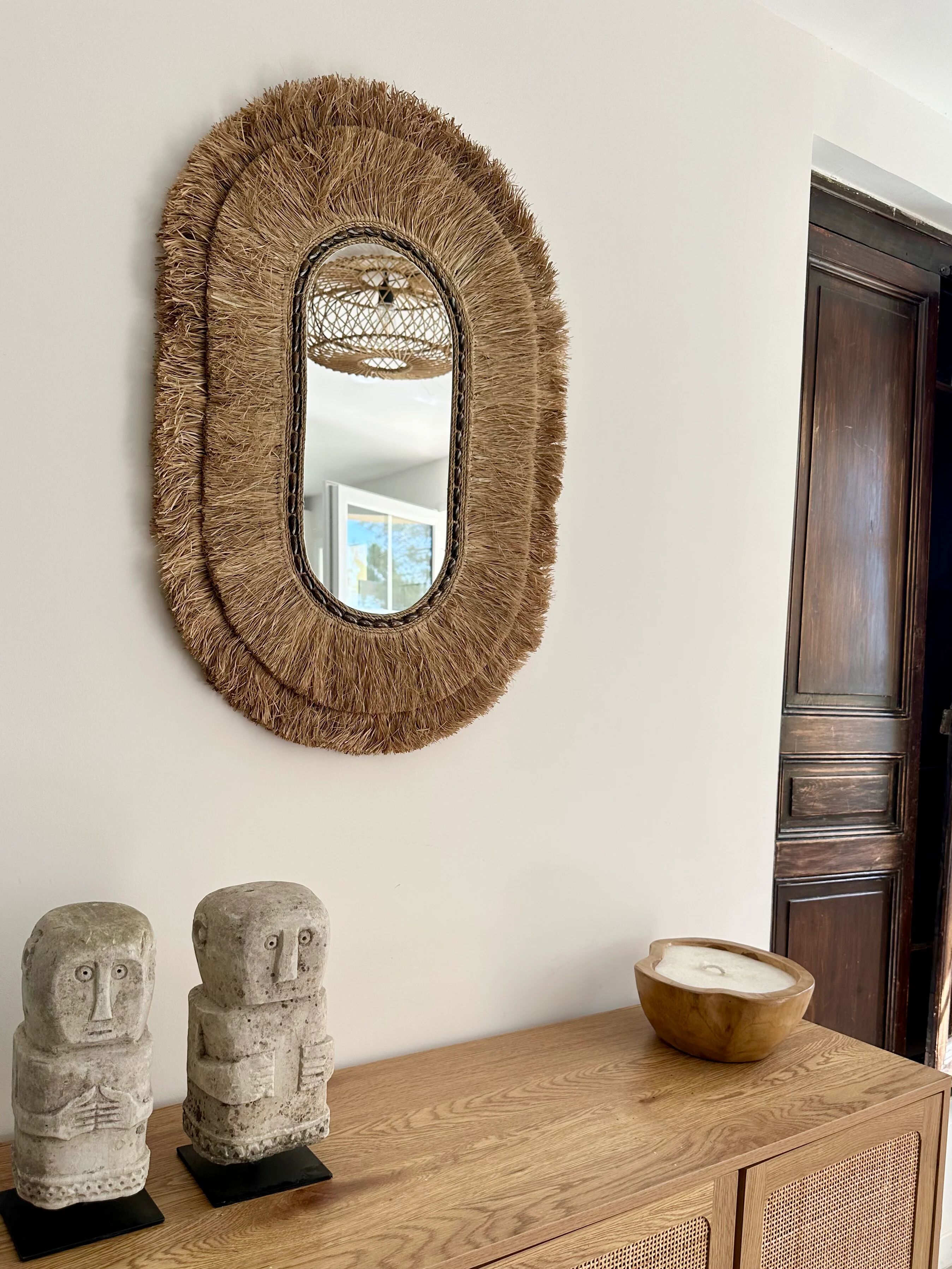 Handcrafted oval mirror in raffia and shells