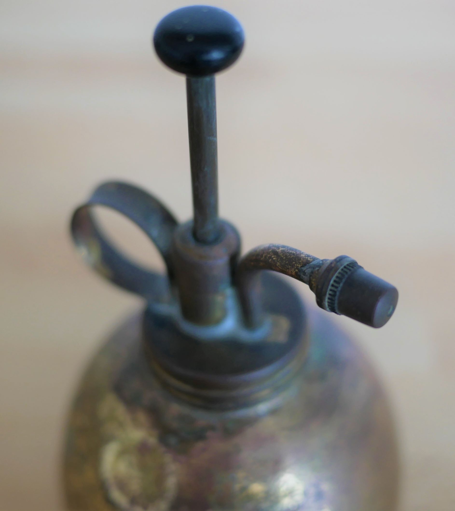 Brass oil can