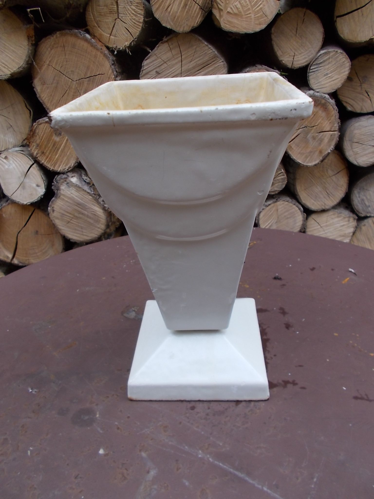 Vase blanc en fonte