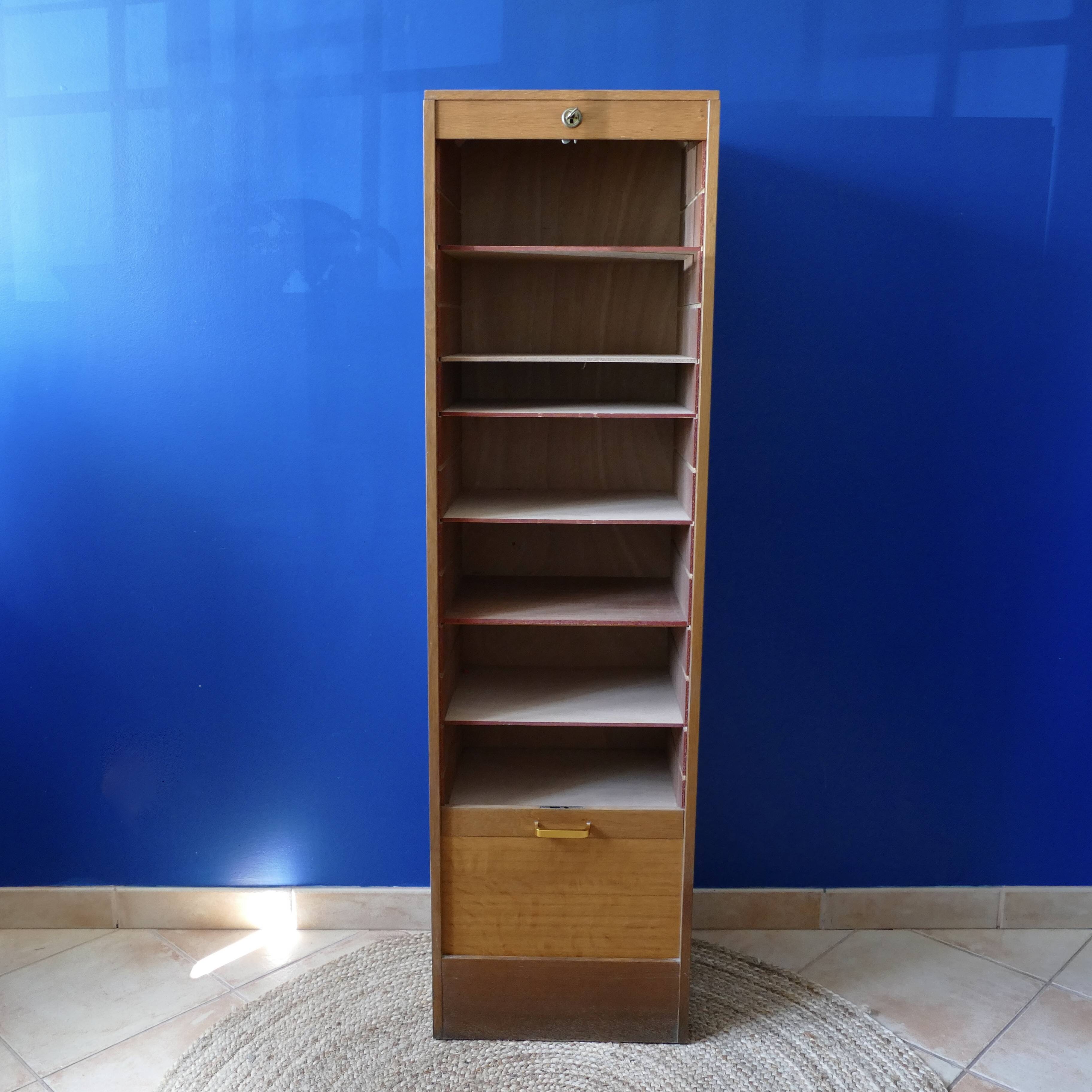 Curtain cabinet