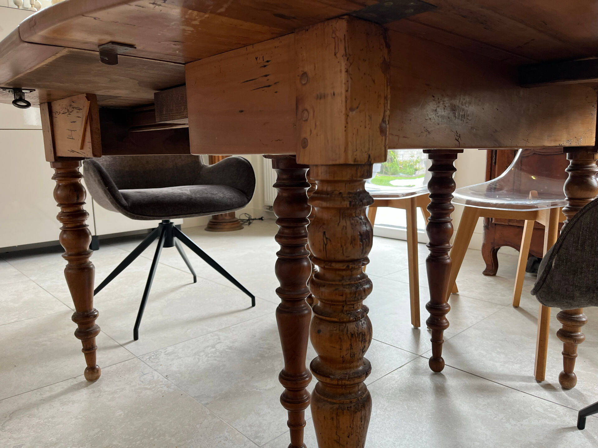 Table Louis Philippe
