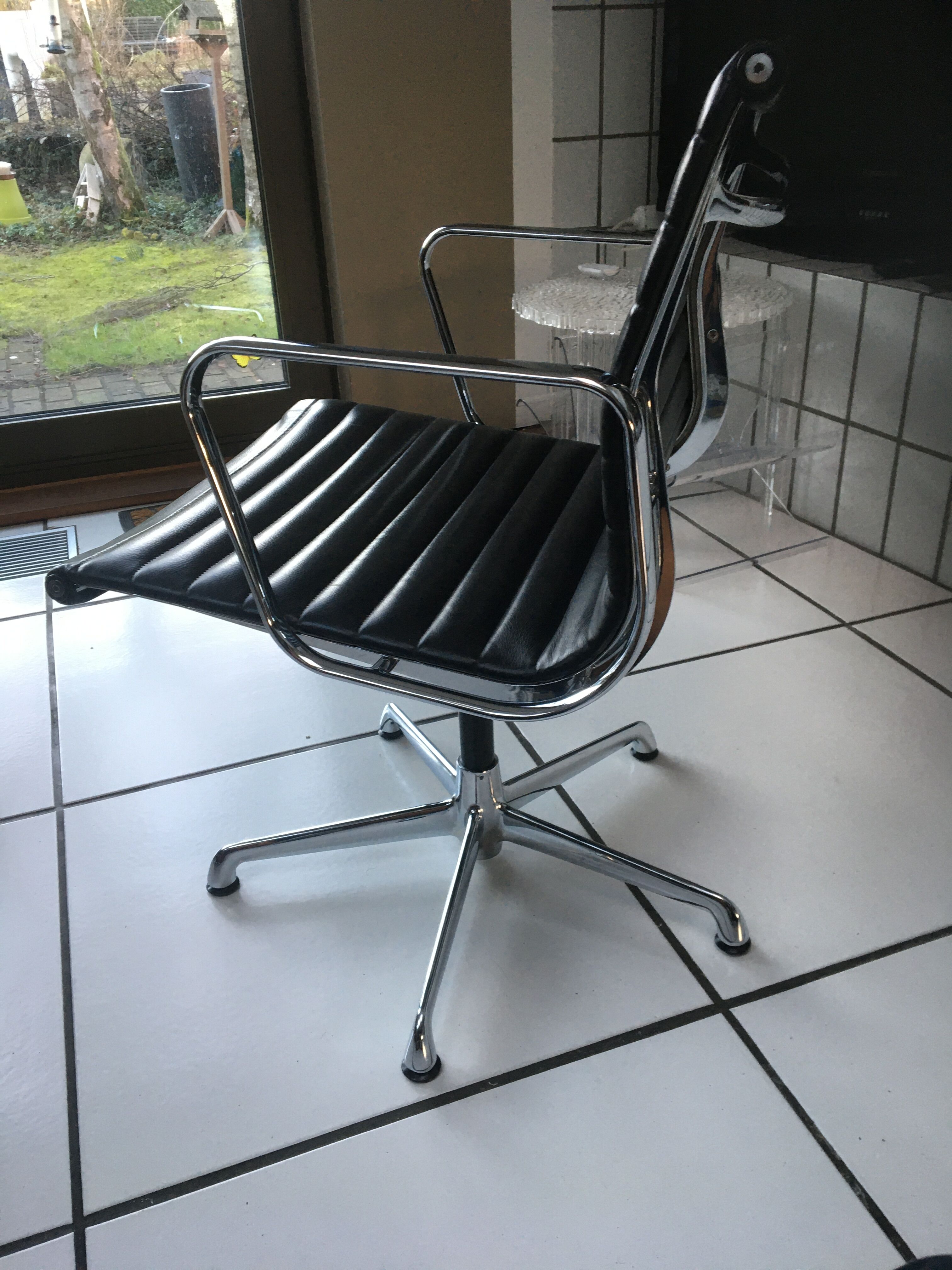 Fauteuil de bureau EA 108 Charles Eames, Ray Eames - ICF