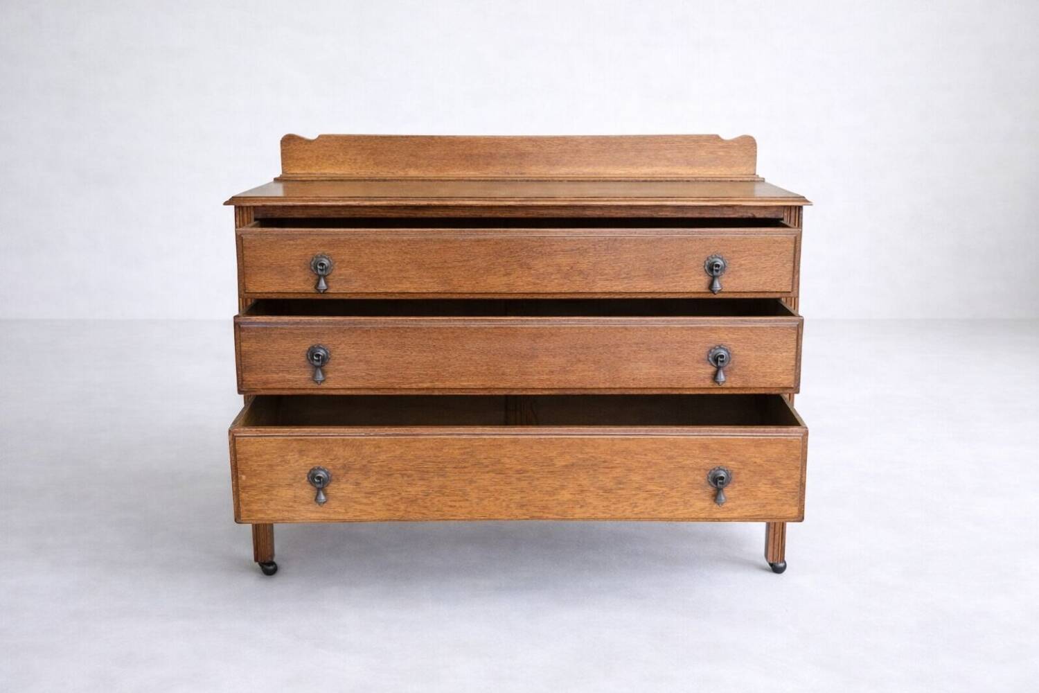 Antique English oak commode with a backrest, 3 drawers.