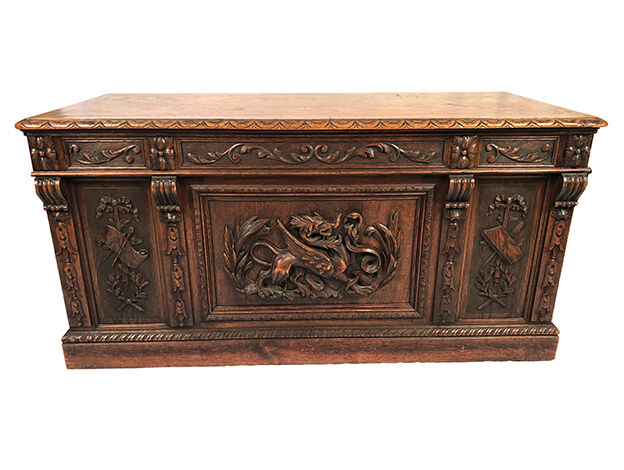 Bureau ministre en chêne richement sculpté, circa 1880