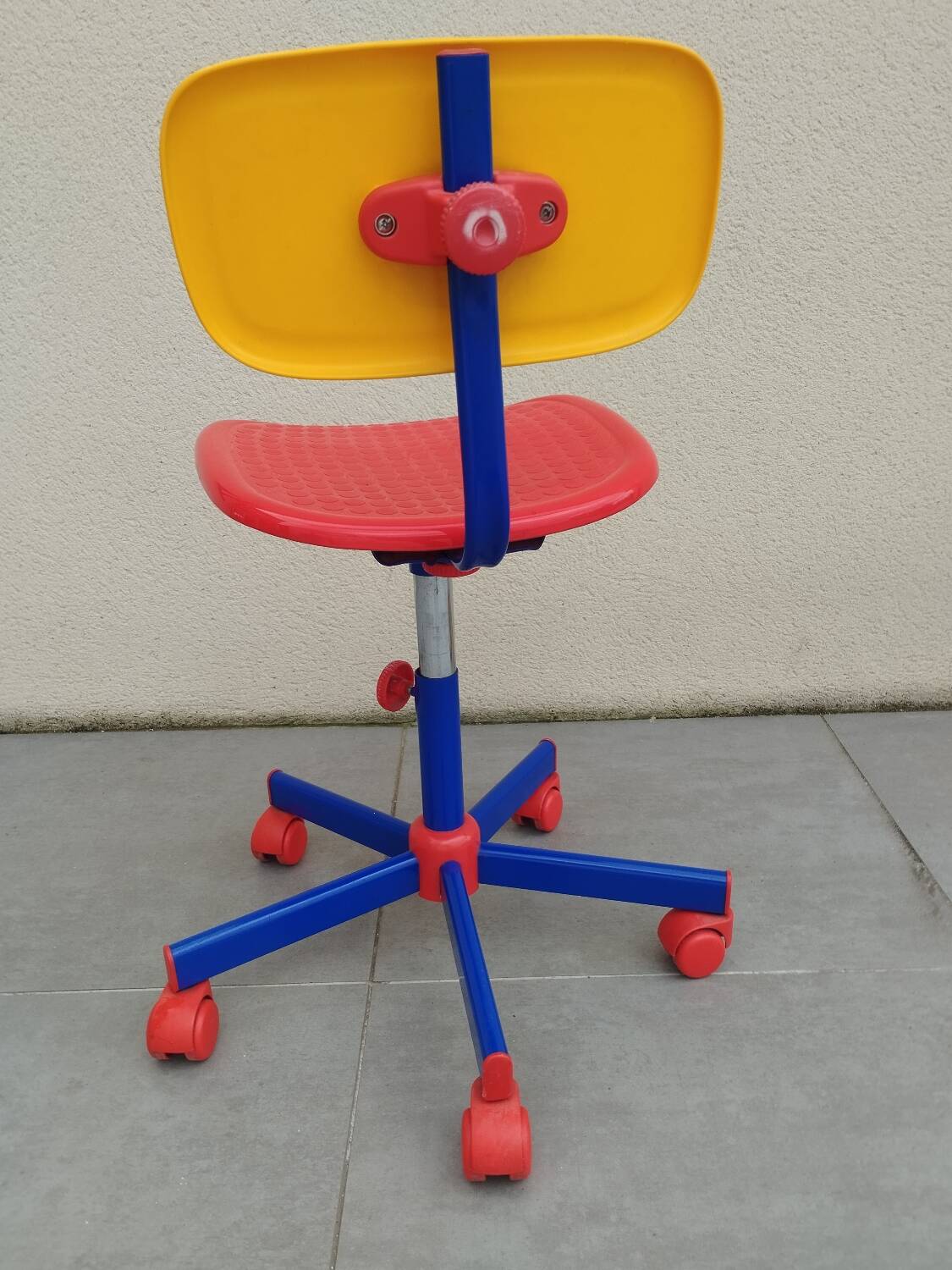 Vintage office chair, ikea design Memphis