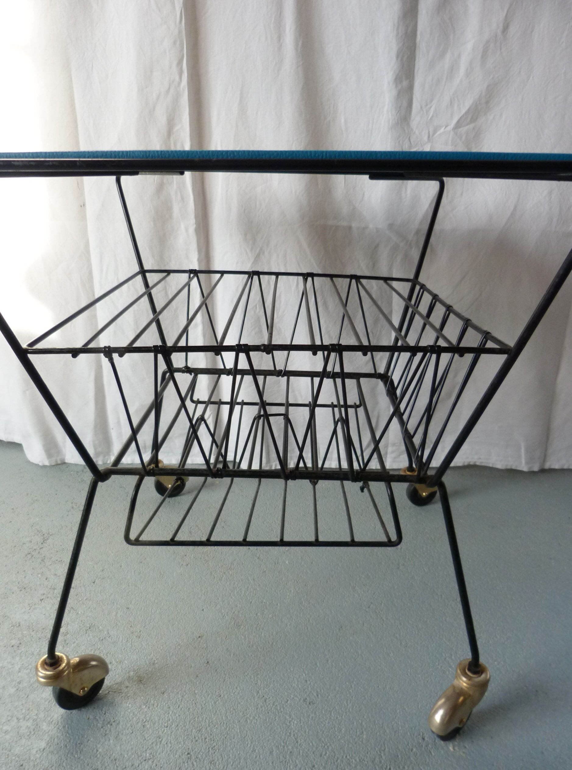 Table magazine table