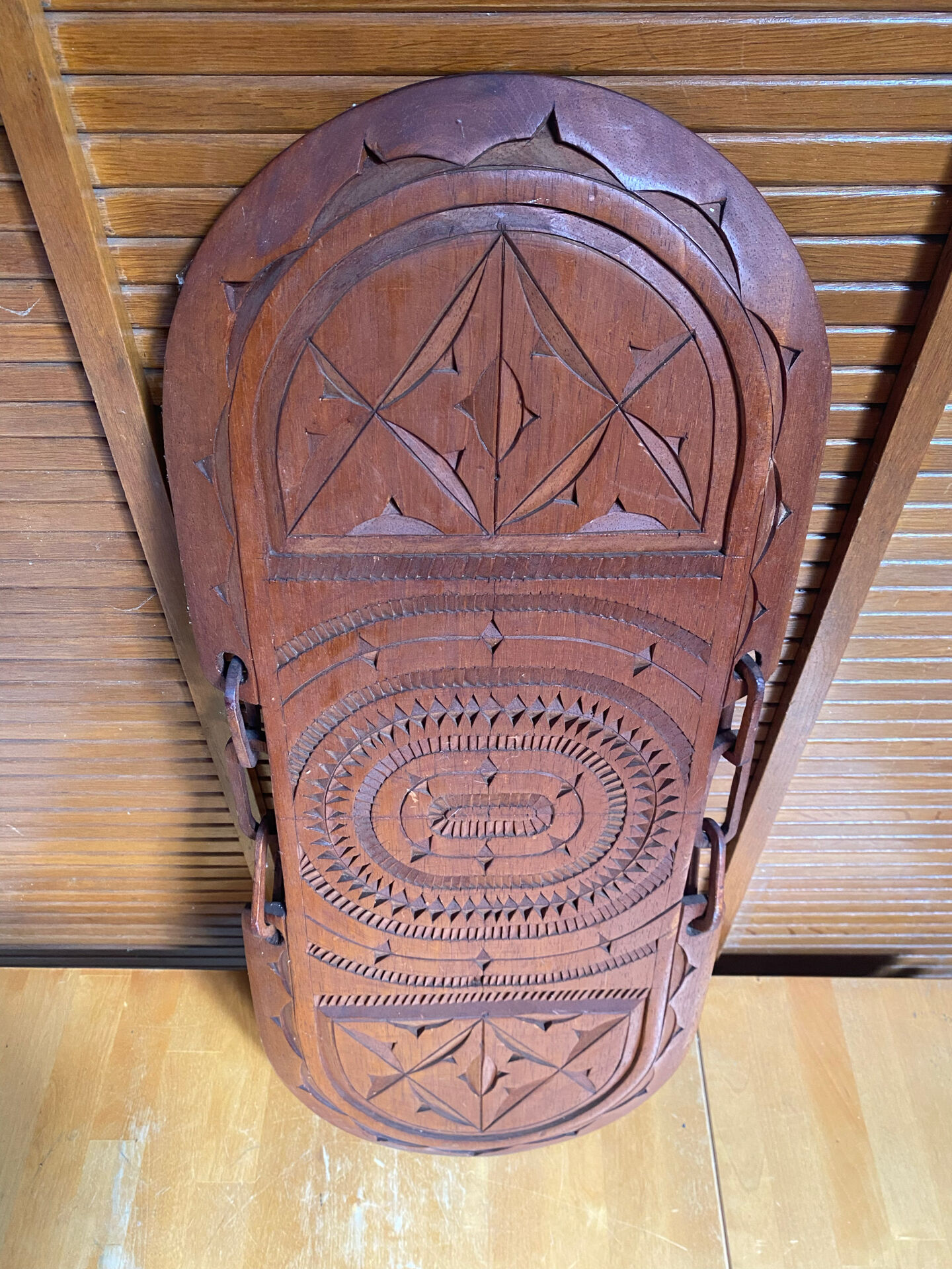 Table Basse Ancienne Guyane Bois Exotique Sculpté Pieds Pliables Vinta